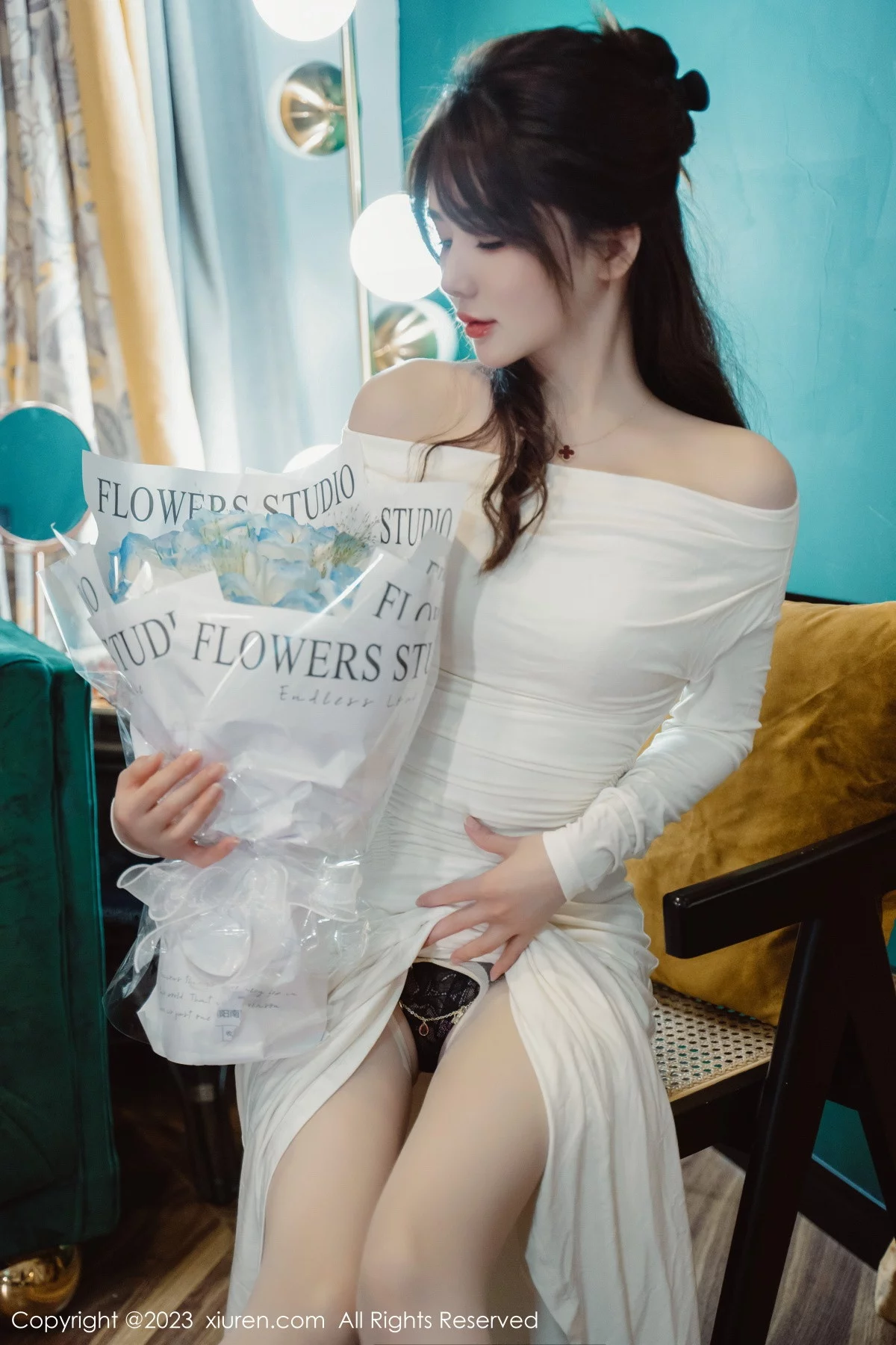 XiuRen第6182期_模特婠婠么脱白色连衣长裙露蕾丝内衣配开档白丝迷人诱惑写真79P