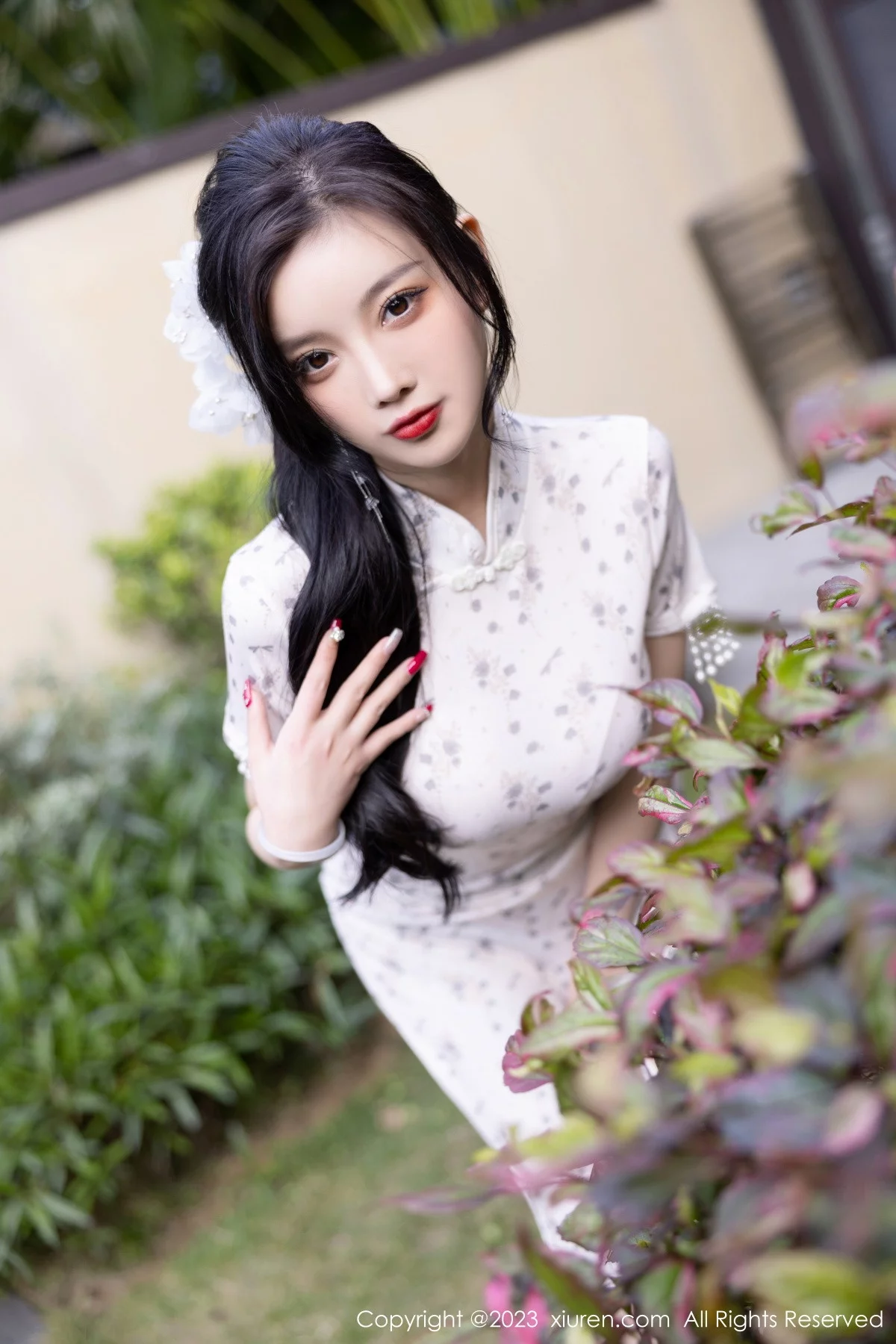 XiuRen第6186期_女神杨晨晨Yome白色带图案旗袍露性感灰色内衣完美诱惑写真86P