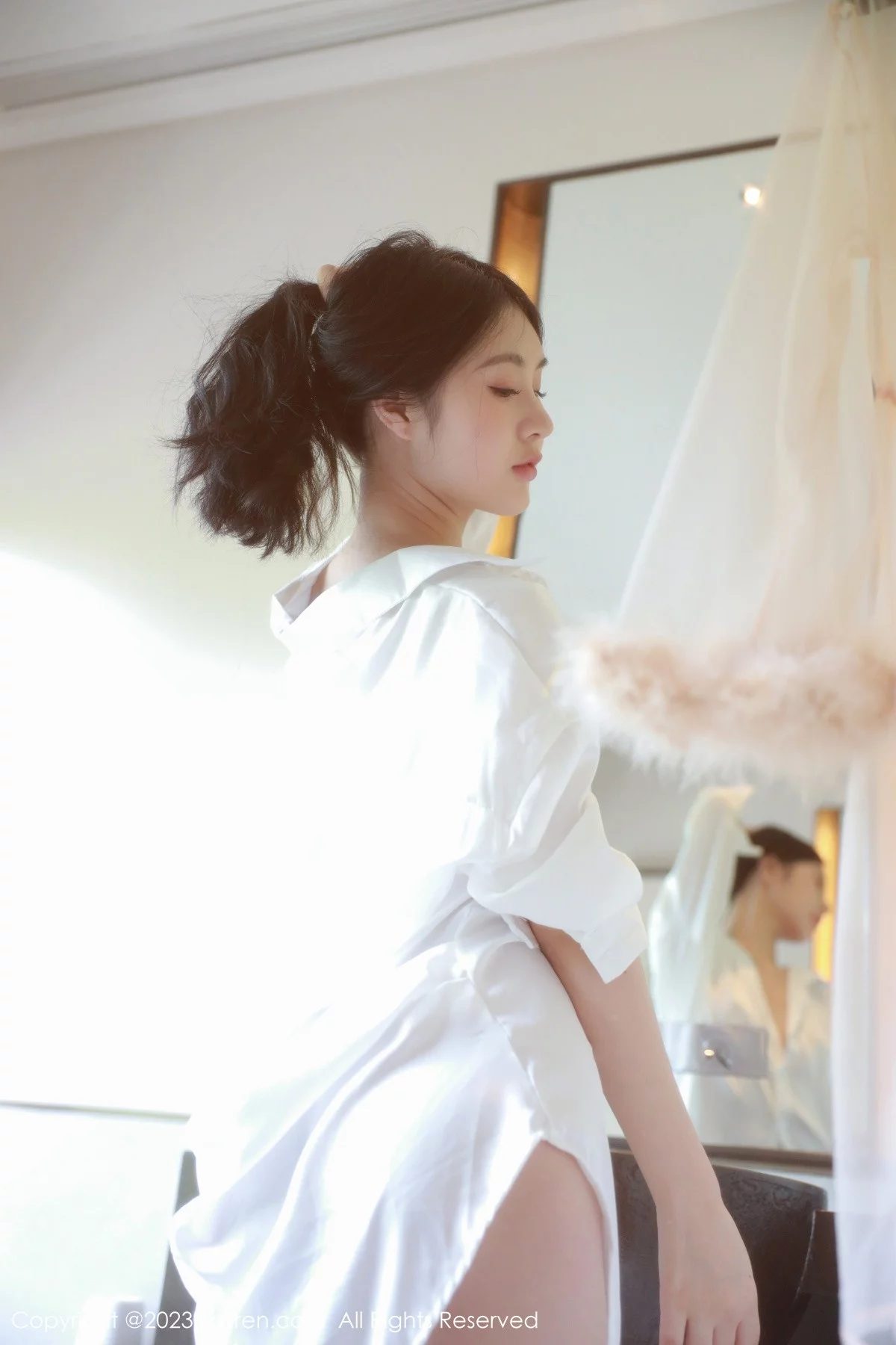XiuRen第6183期_模特谢晚晚私房床上脱性感白T秀曼妙身姿美轮美奂迷人诱惑写真44P