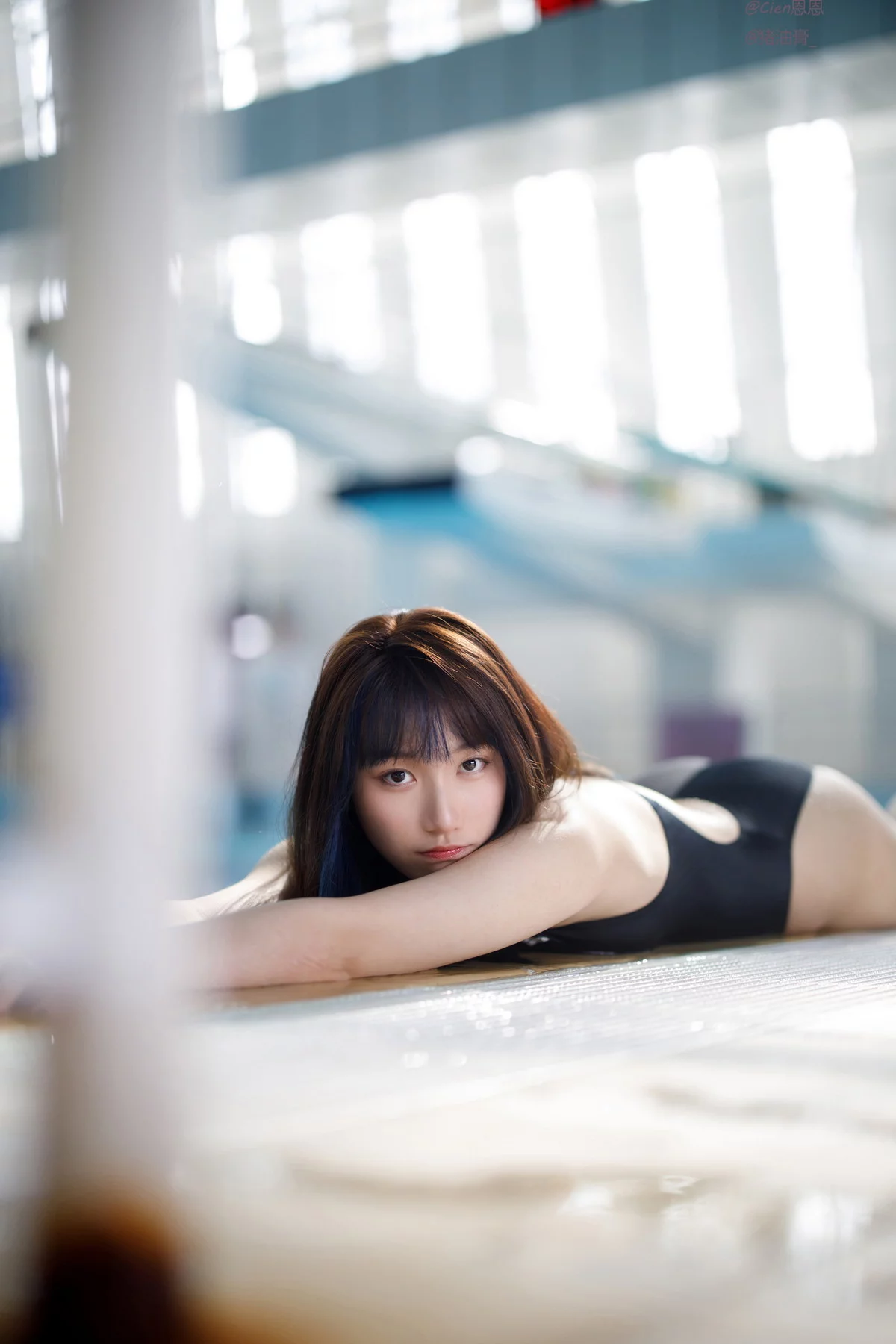 Corer美女Cien恩恩竞泳主题泳池边性感黑色连体泳衣秀曼妙身姿迷人诱惑写真62P