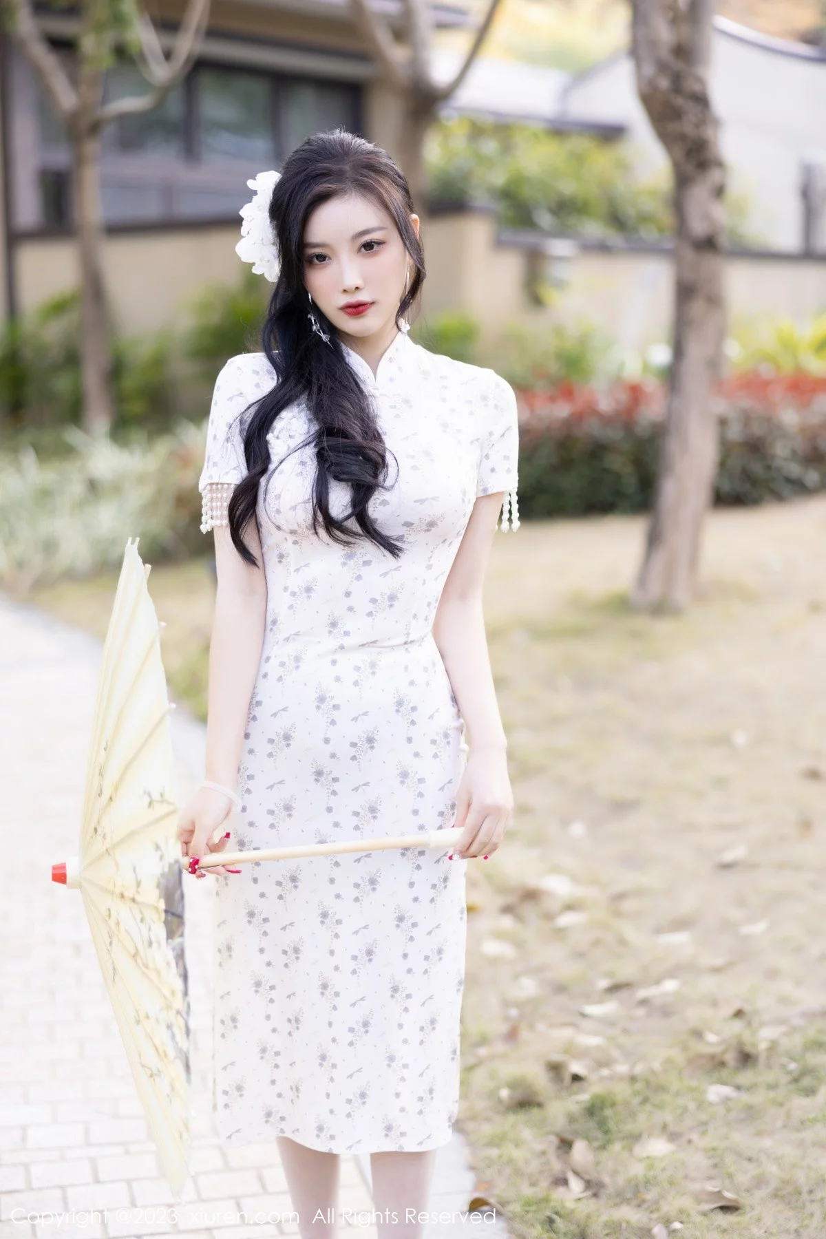 XiuRen第6186期_女神杨晨晨Yome白色带图案旗袍露性感灰色内衣完美诱惑写真86P