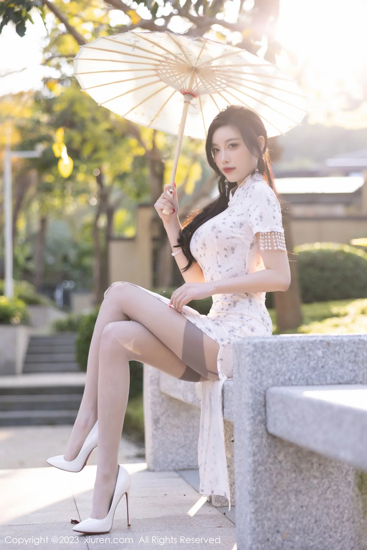 XiuRen第6186期_女神杨晨晨Yome白色带图案旗袍露性感灰色内衣完美诱惑写真86P