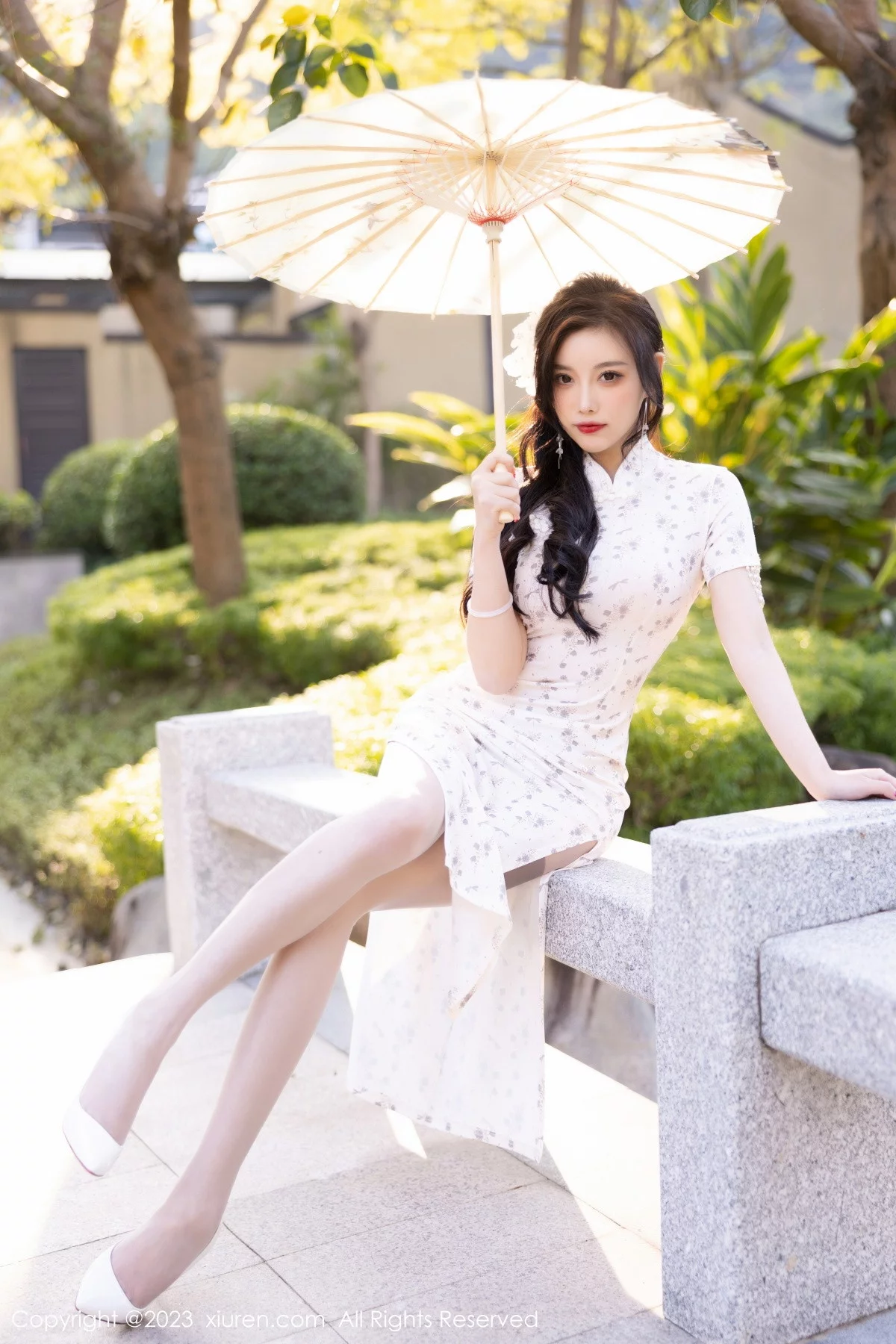 XiuRen第6186期_女神杨晨晨Yome白色带图案旗袍露性感灰色内衣完美诱惑写真86P