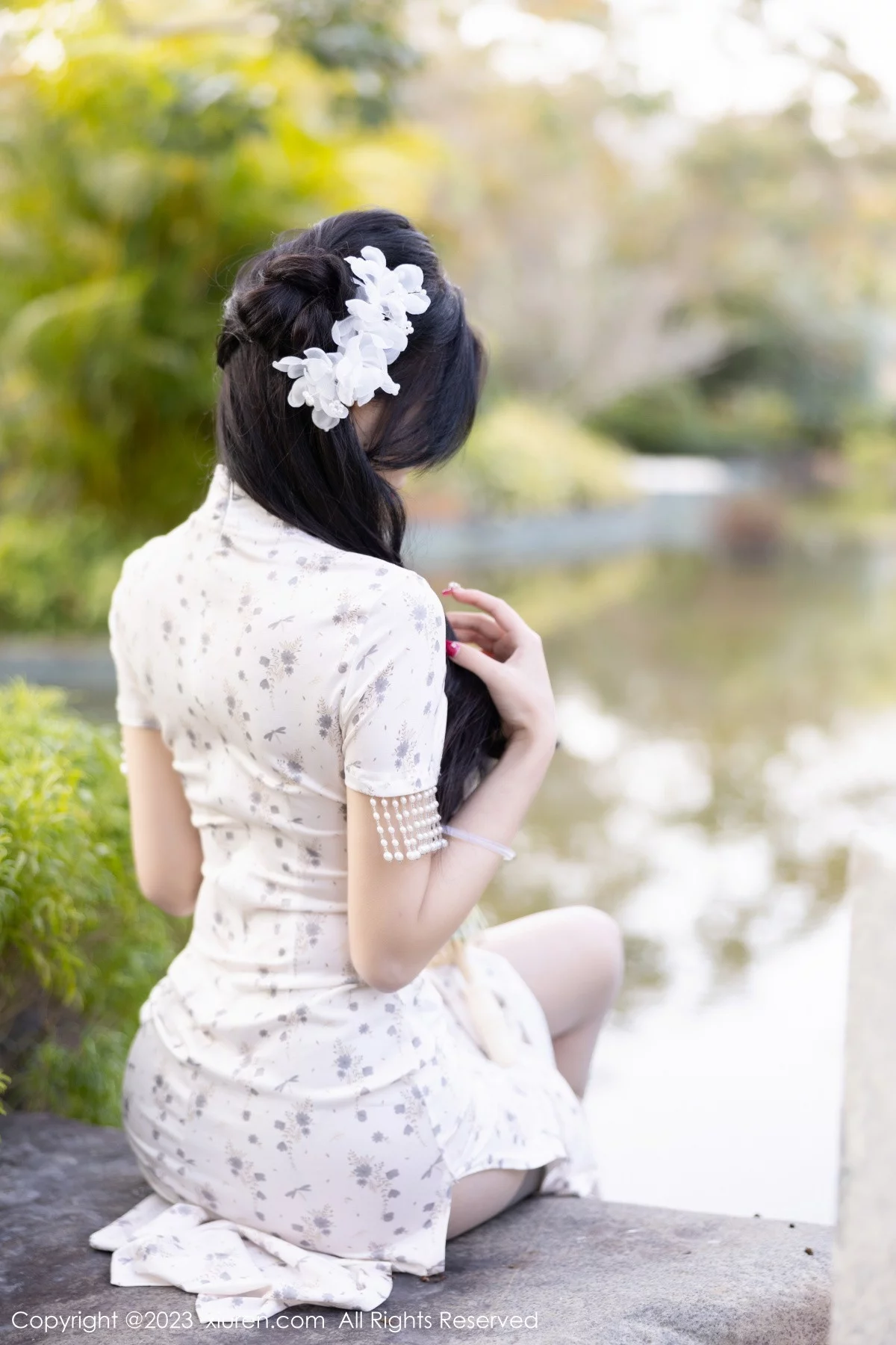 XiuRen第6186期_女神杨晨晨Yome白色带图案旗袍露性感灰色内衣完美诱惑写真86P