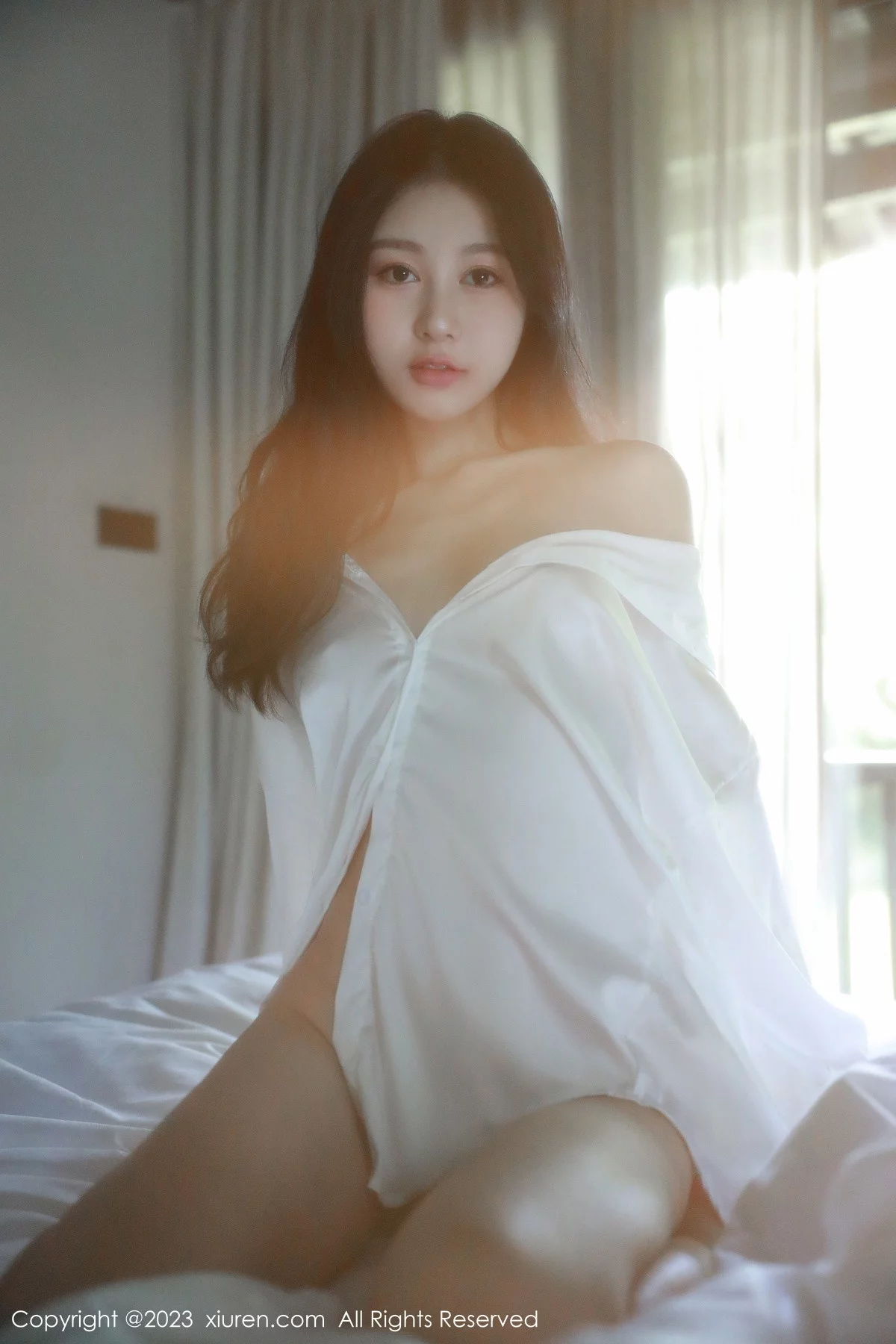 XiuRen第6183期_模特谢晚晚私房床上脱性感白T秀曼妙身姿美轮美奂迷人诱惑写真44P