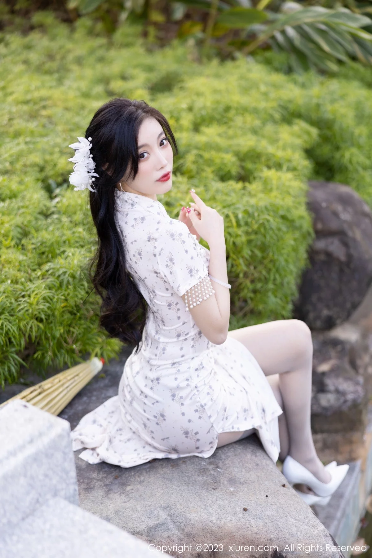 XiuRen第6186期_女神杨晨晨Yome白色带图案旗袍露性感灰色内衣完美诱惑写真86P