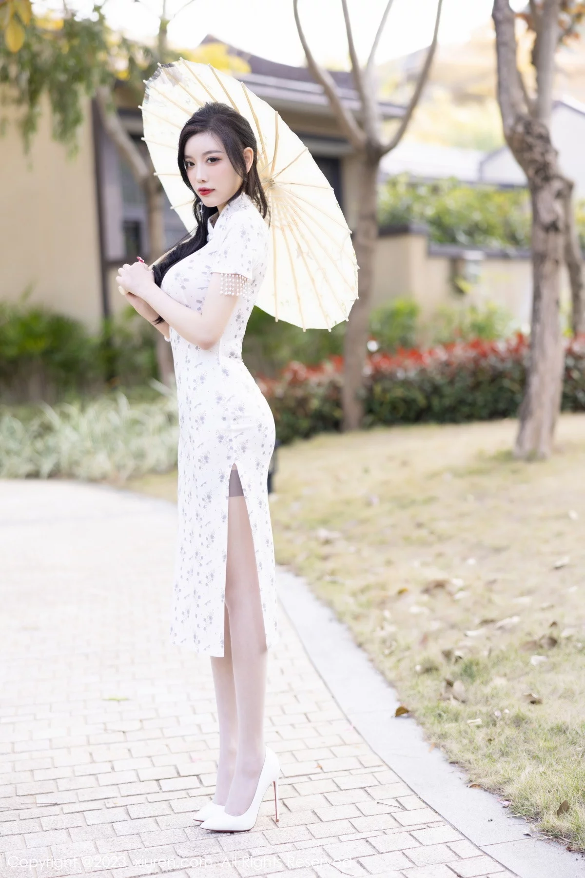 XiuRen第6186期_女神杨晨晨Yome白色带图案旗袍露性感灰色内衣完美诱惑写真86P