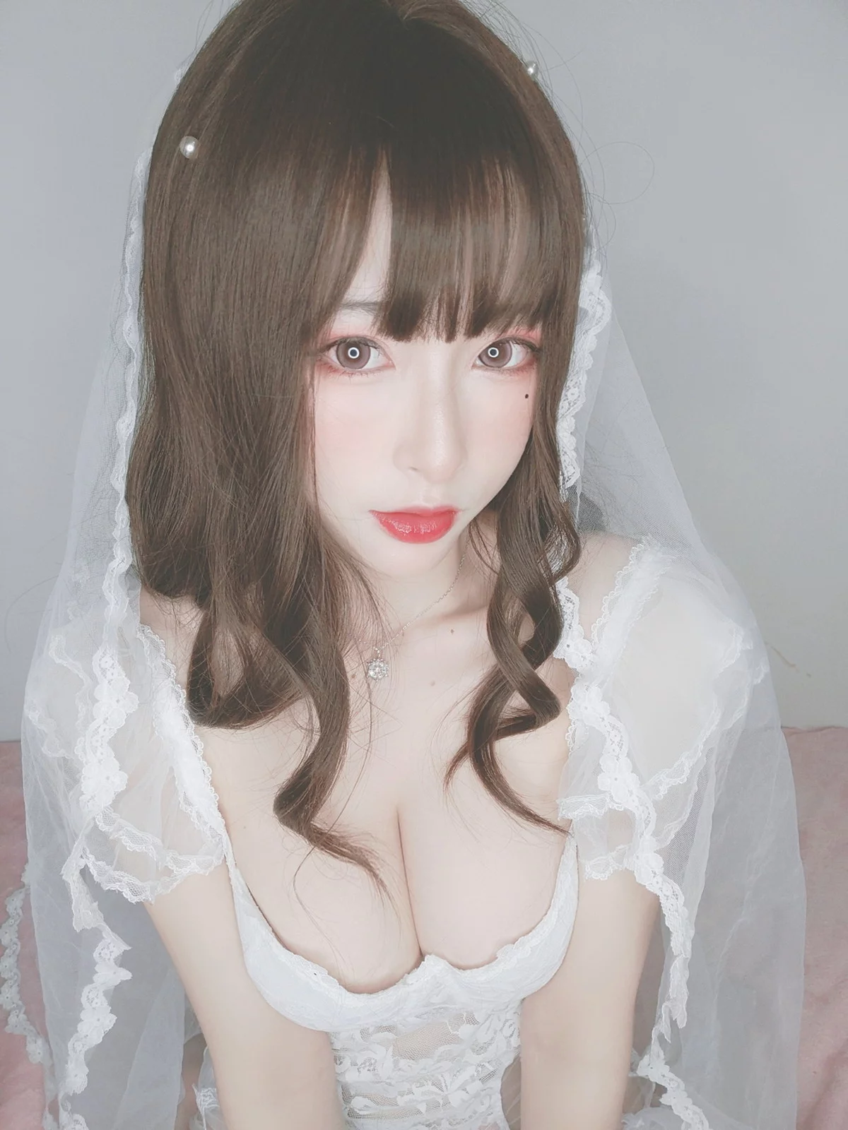 性感尤物清水由乃花嫁自拍主题性感白色低胸婚纱秀完美身材露豪乳诱惑写真44P
