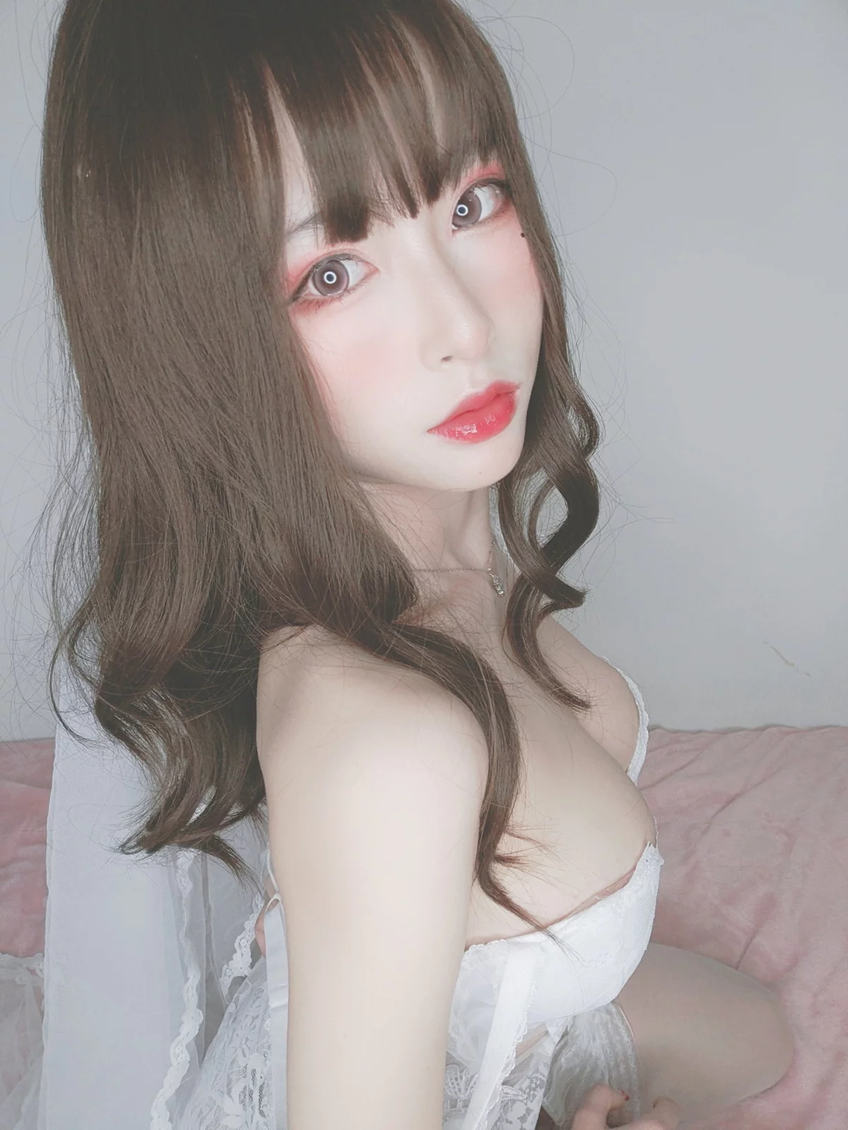 性感尤物清水由乃花嫁自拍主题性感白色低胸婚纱秀完美身材露豪乳诱惑写真44P