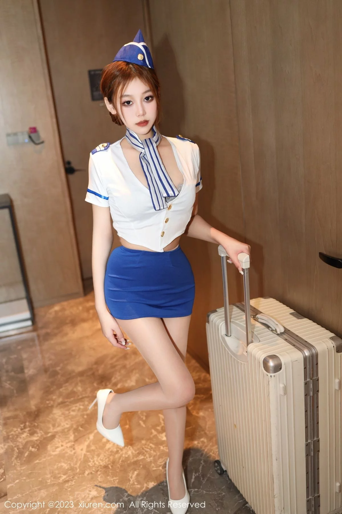 XiuRen第6187期_新人早川京子空姐制服半脱短裙露超薄肉丝秀曼妙身姿诱惑写真87P