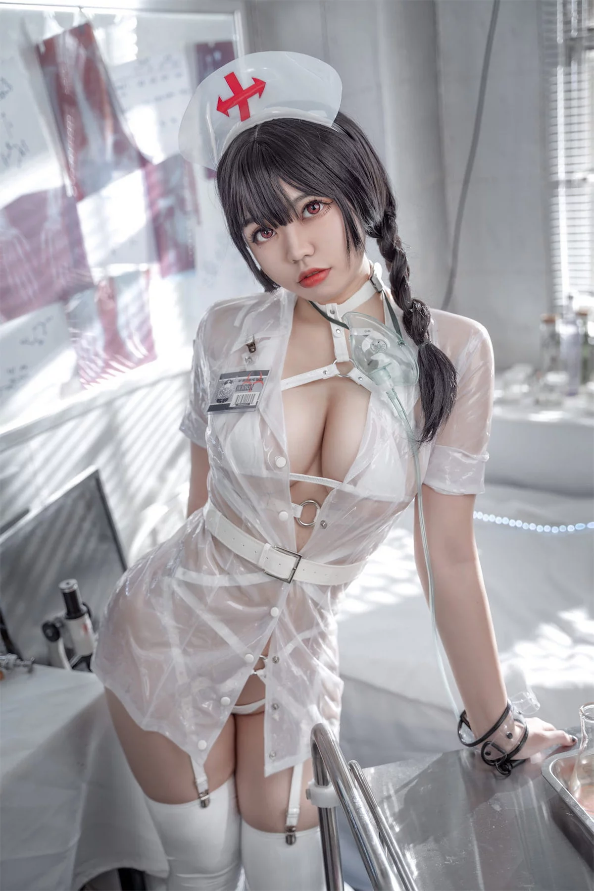 网络美女啊日日_Ganlory未来白色护士主题性感透明胶衣装秀丰满身材诱惑写真52P