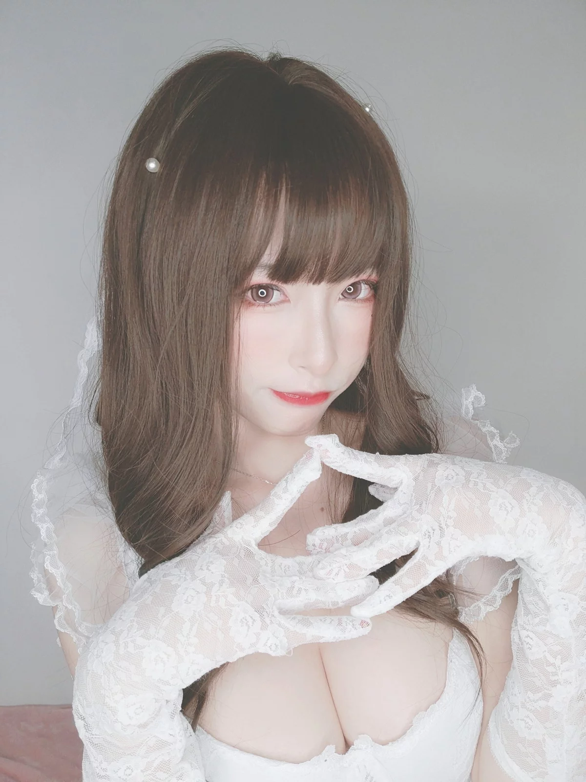 性感尤物清水由乃花嫁自拍主题性感白色低胸婚纱秀完美身材露豪乳诱惑写真44P