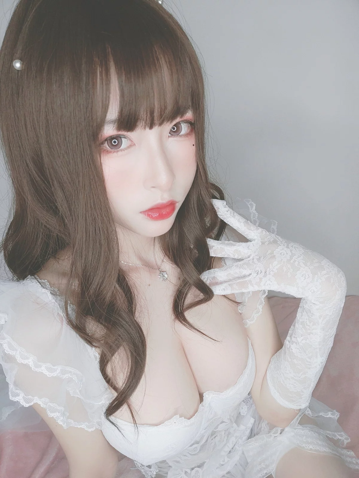 性感尤物清水由乃花嫁自拍主题性感白色低胸婚纱秀完美身材露豪乳诱惑写真44P