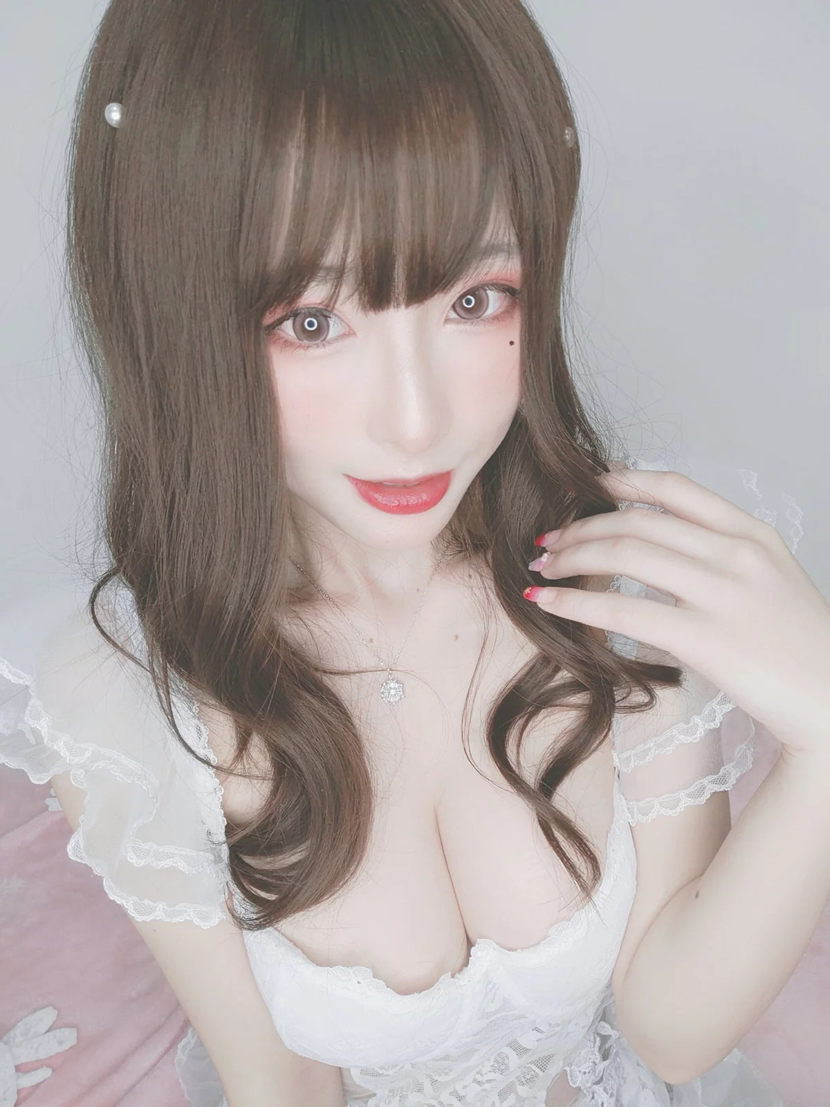 性感尤物清水由乃花嫁自拍主题性感白色低胸婚纱秀完美身材露豪乳诱惑写真44P
