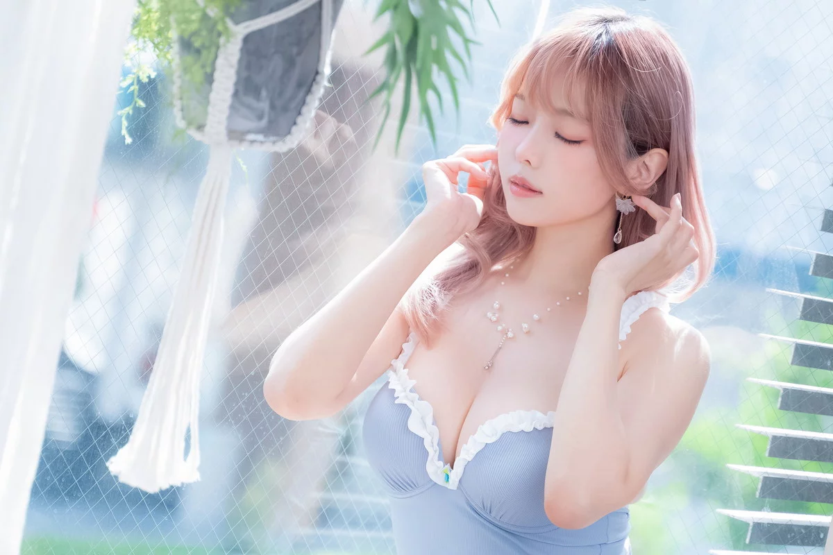 Coser妹子Ely_eee-Mist Blue Lady主题私房性感蓝色连体衣秀完美身材诱惑写真37P