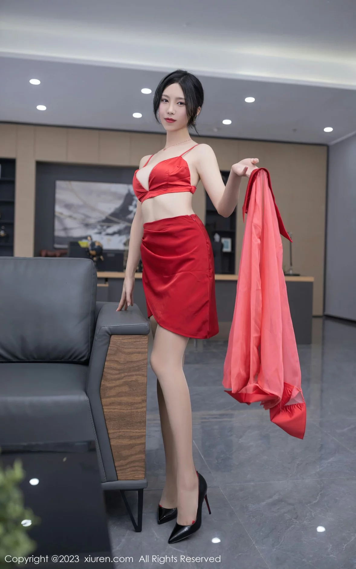 XiuRen第6189期_模特利世女老板角色红色薄透上衣配红短裙露红色内衣诱惑写真73P