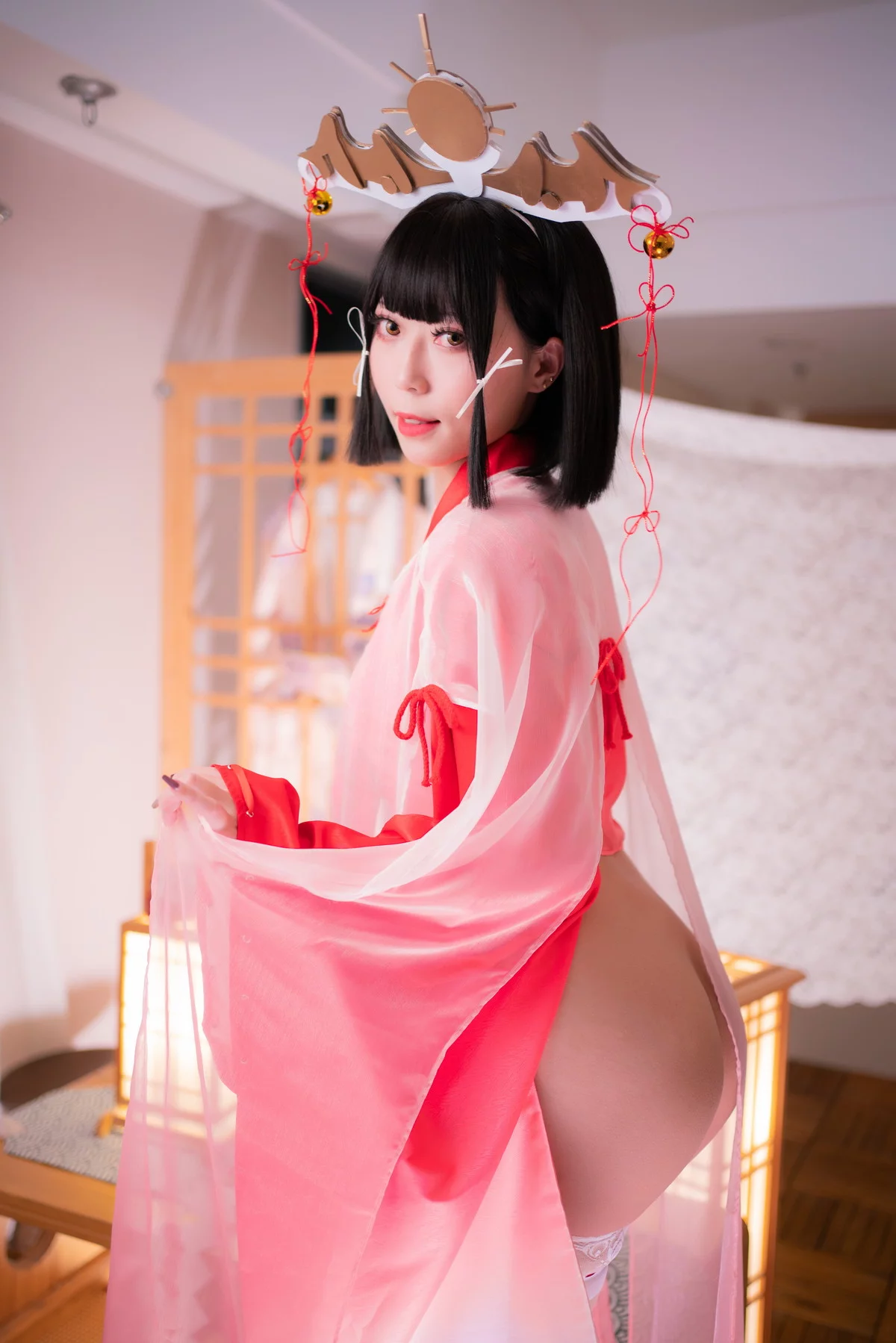 动漫博主Money冷冷辉夜巫女主题性感红色薄纱服饰配白色蕾丝袜秀美腿诱惑写真127P