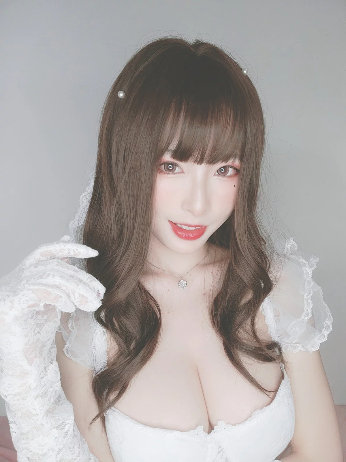 性感尤物清水由乃花嫁自拍主题性感白色低胸婚纱秀完美身材露豪乳诱惑写真44P