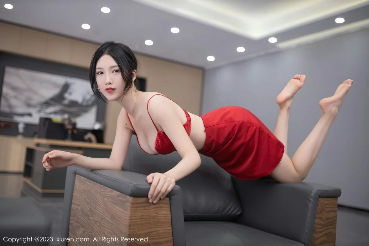 XiuRen第6189期_模特利世女老板角色红色薄透上衣配红短裙露红色内衣诱惑写真73P