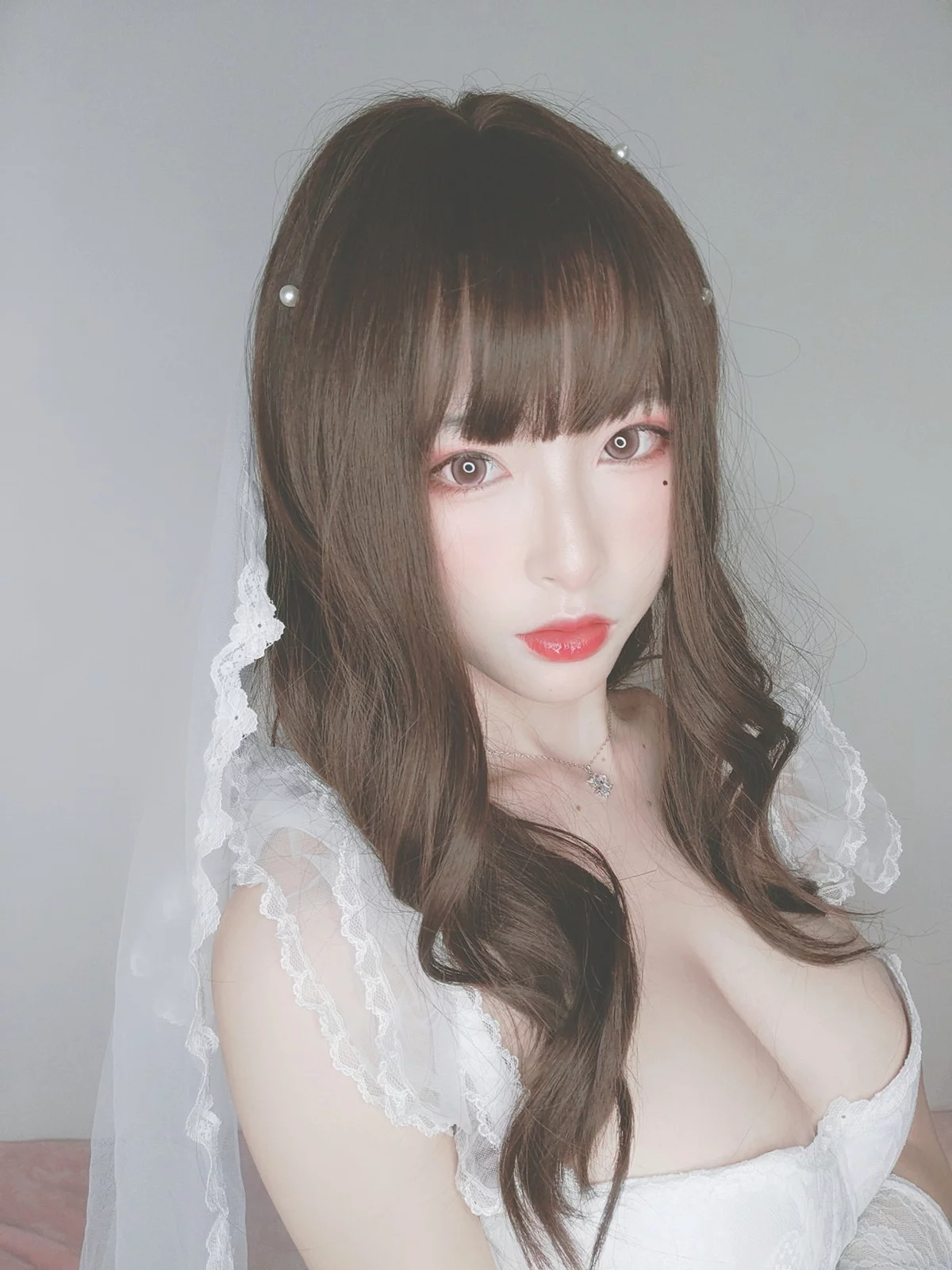 性感尤物清水由乃花嫁自拍主题性感白色低胸婚纱秀完美身材露豪乳诱惑写真44P