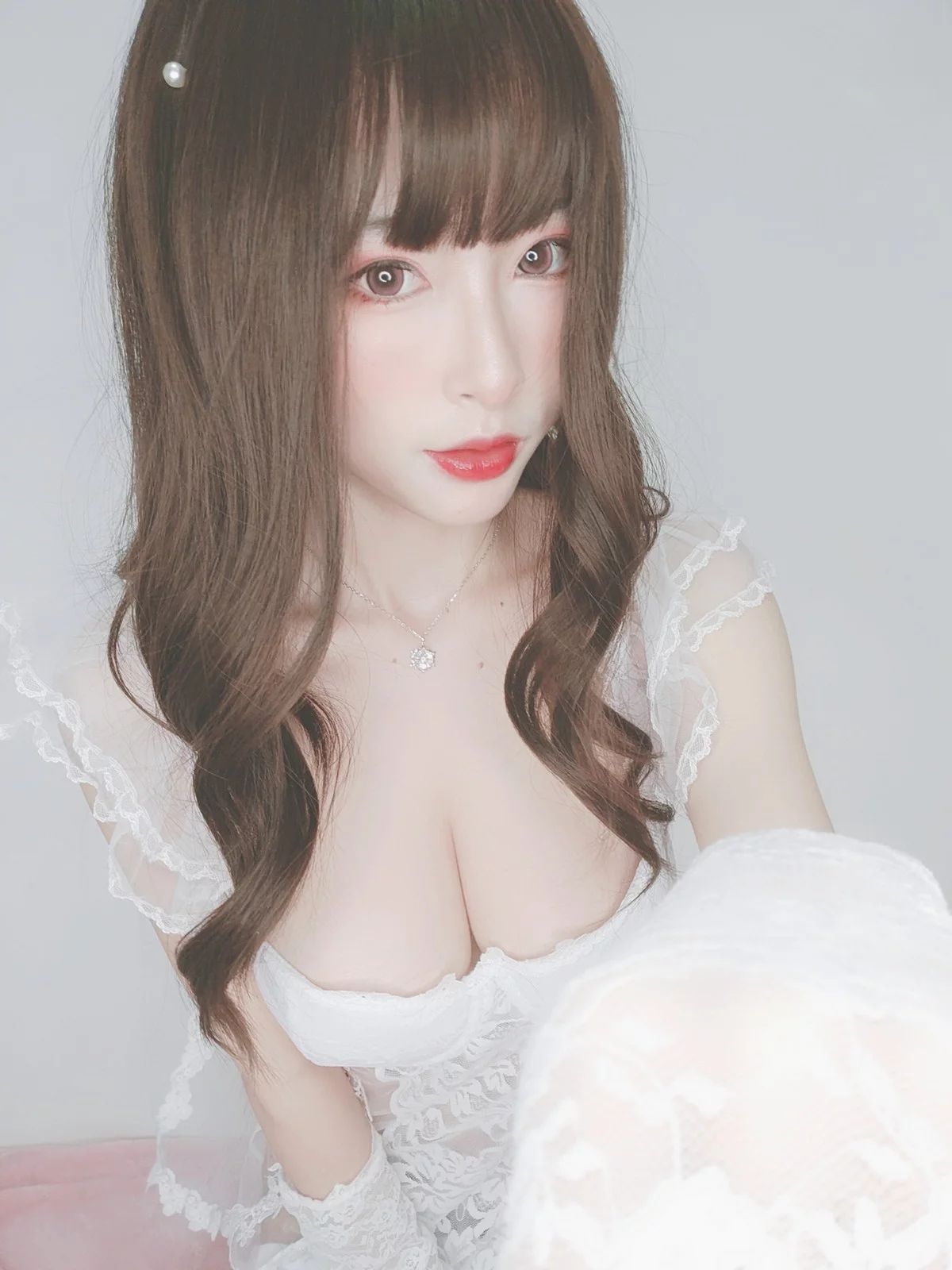 性感尤物清水由乃花嫁自拍主题性感白色低胸婚纱秀完美身材露豪乳诱惑写真44P