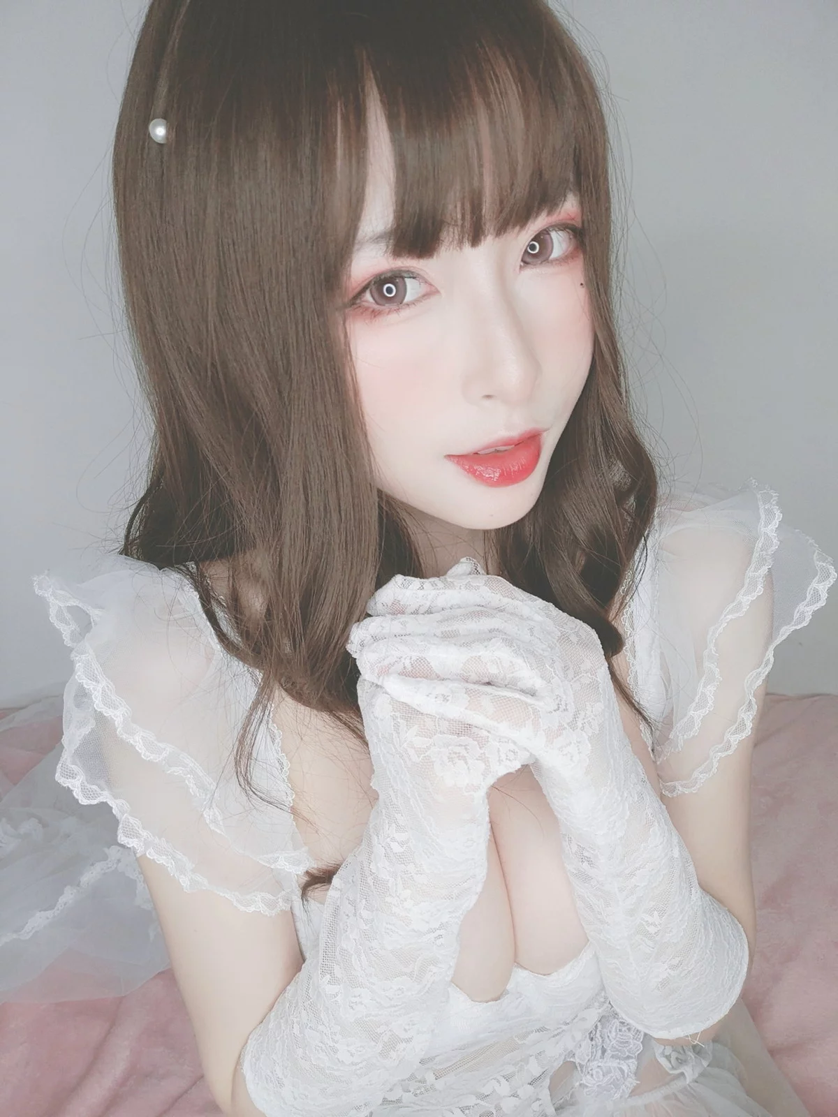 性感尤物清水由乃花嫁自拍主题性感白色低胸婚纱秀完美身材露豪乳诱惑写真44P