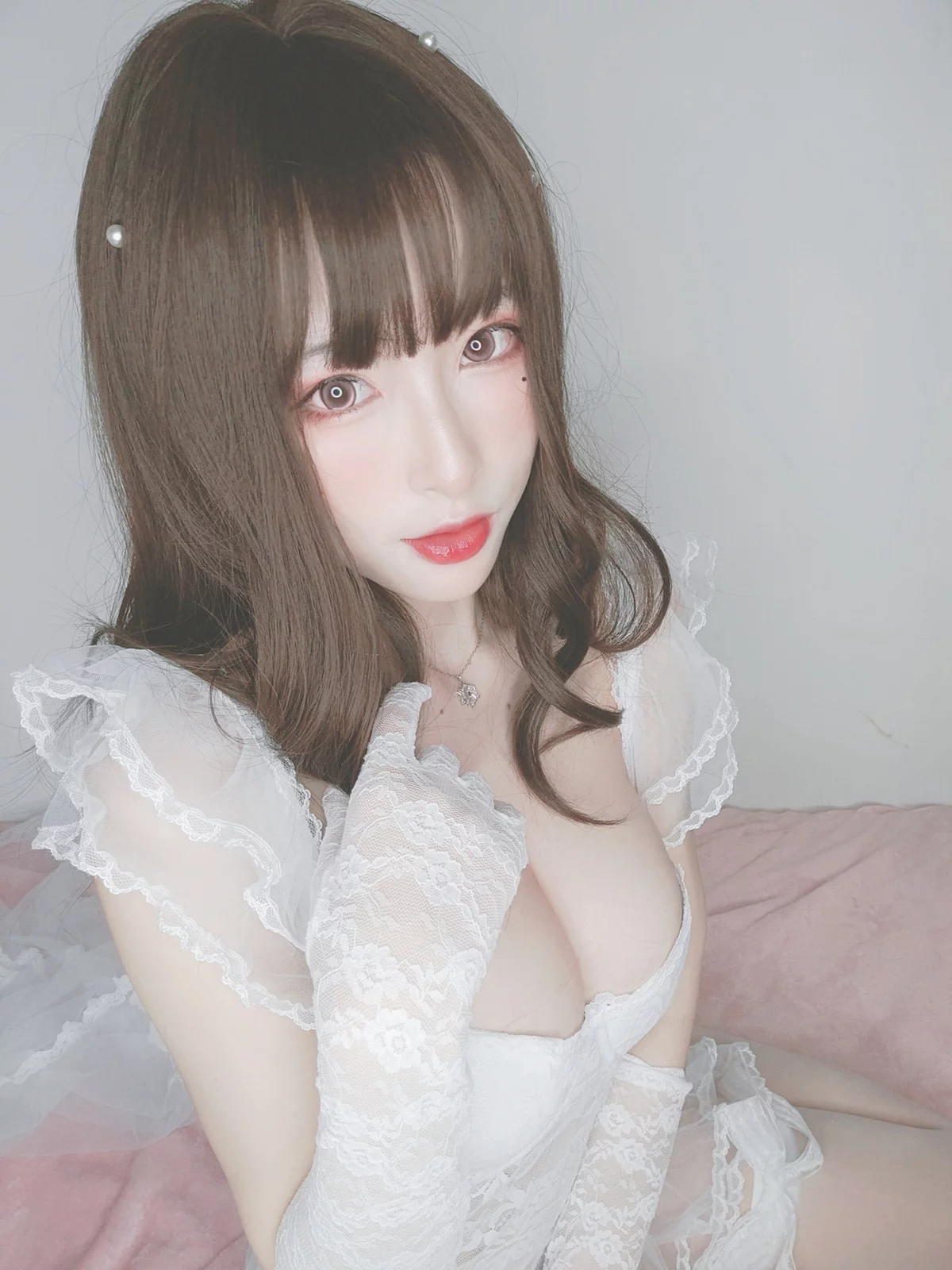 性感尤物清水由乃花嫁自拍主题性感白色低胸婚纱秀完美身材露豪乳诱惑写真44P