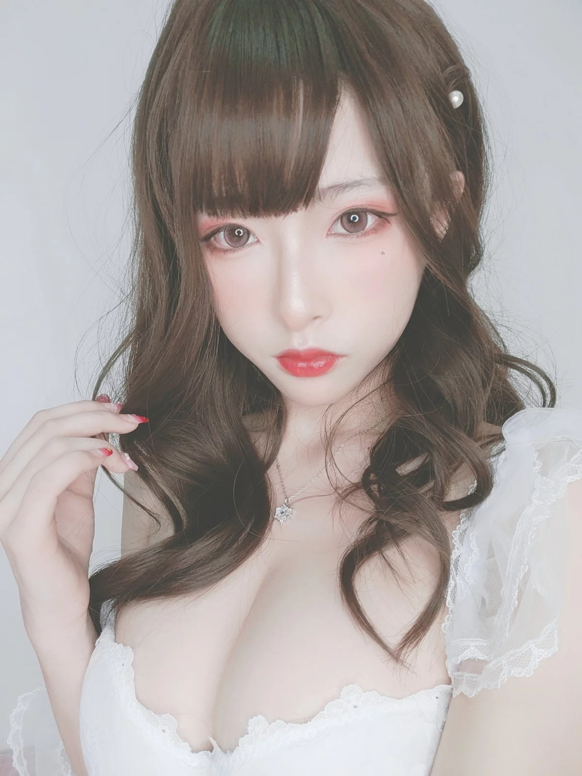 性感尤物清水由乃花嫁自拍主题性感白色低胸婚纱秀完美身材露豪乳诱惑写真44P