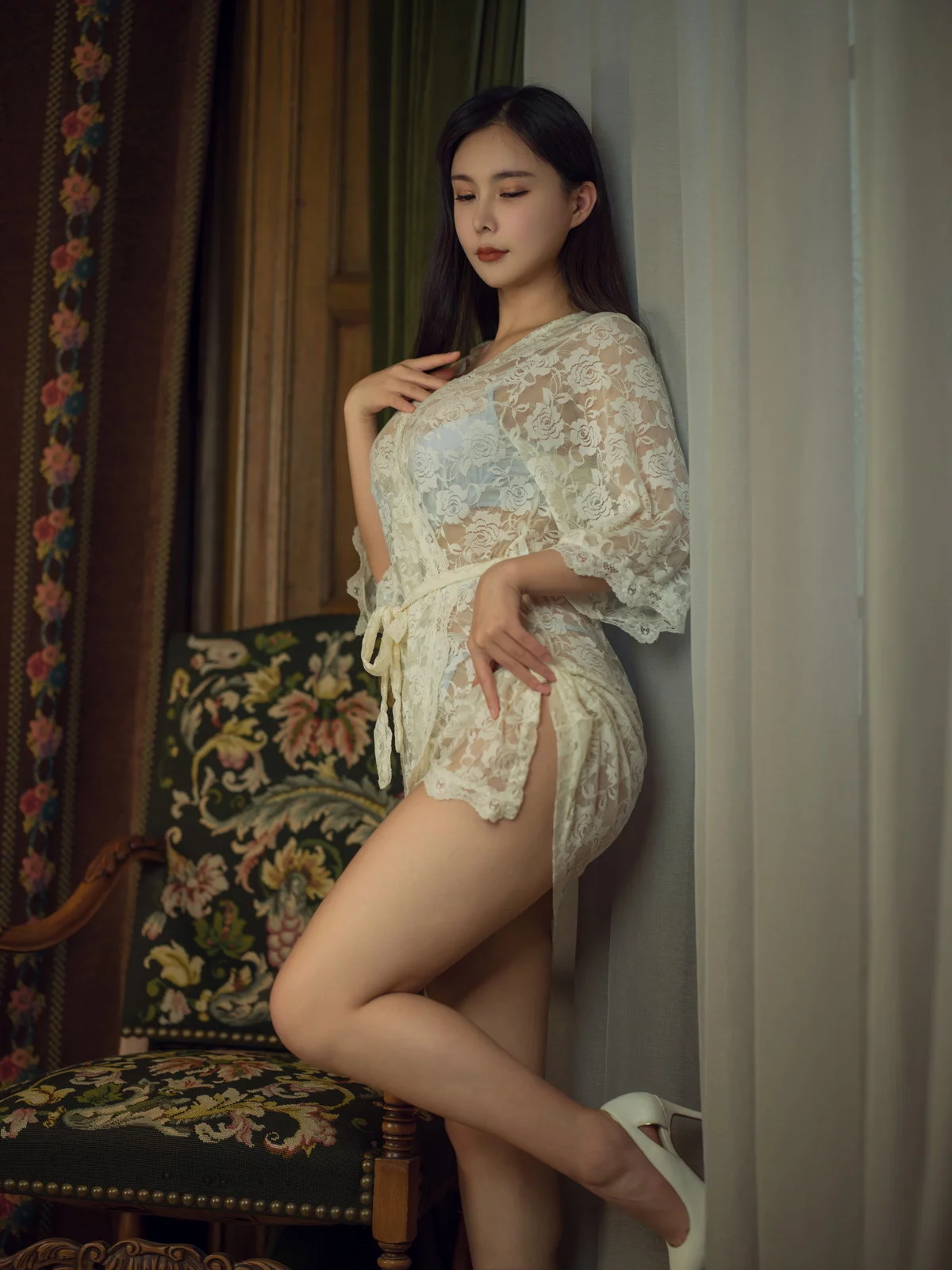 动漫博主亚马逊鲶鱼独居太太主题性感蓝色蕾丝连体内衣秀豪乳翘臀诱惑写真95P