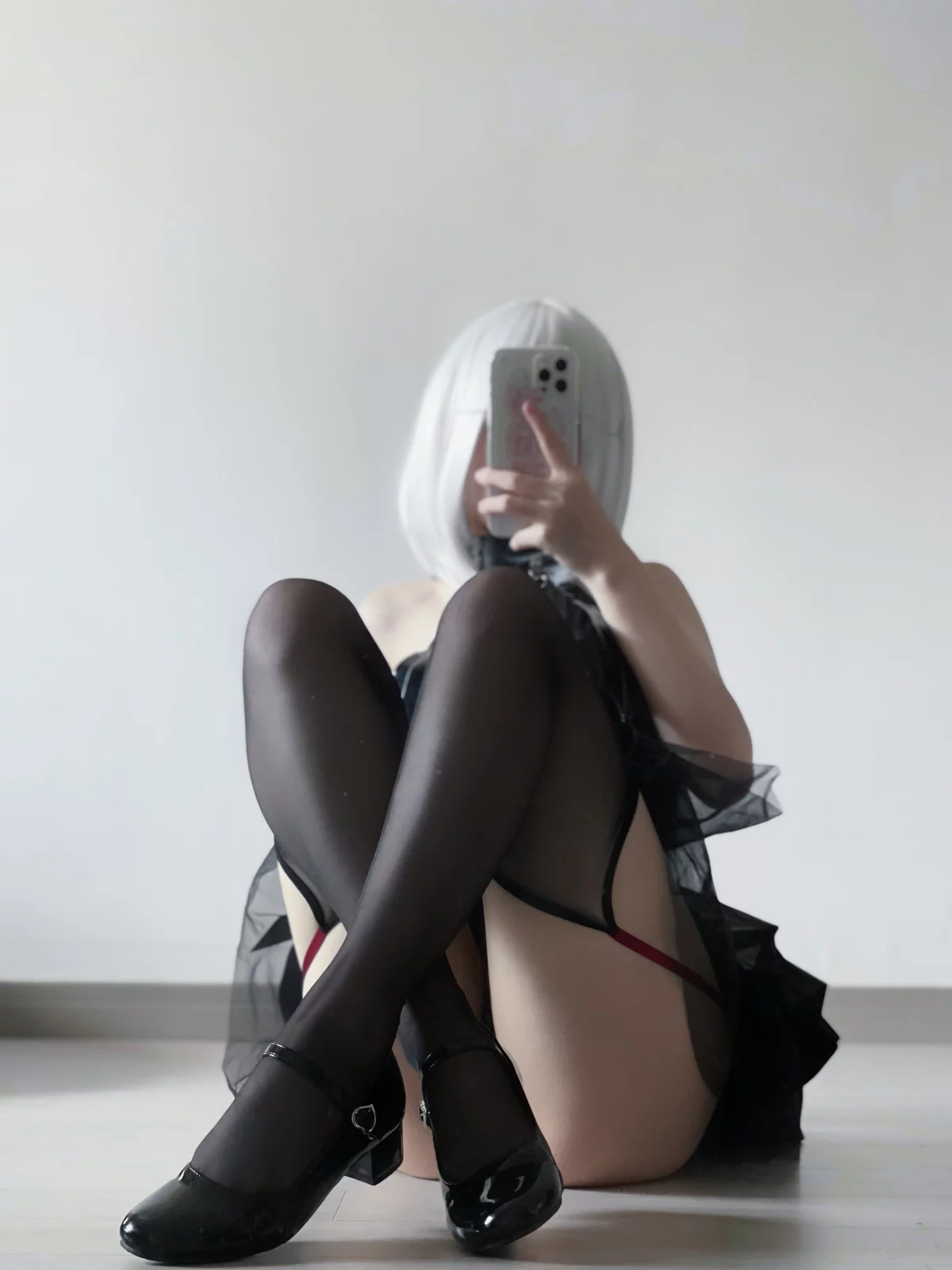 Cos小姐姐幼爱youmeko吊带袜恶魔主题不露脸自拍黑色皮质服饰迷人诱惑写真47P