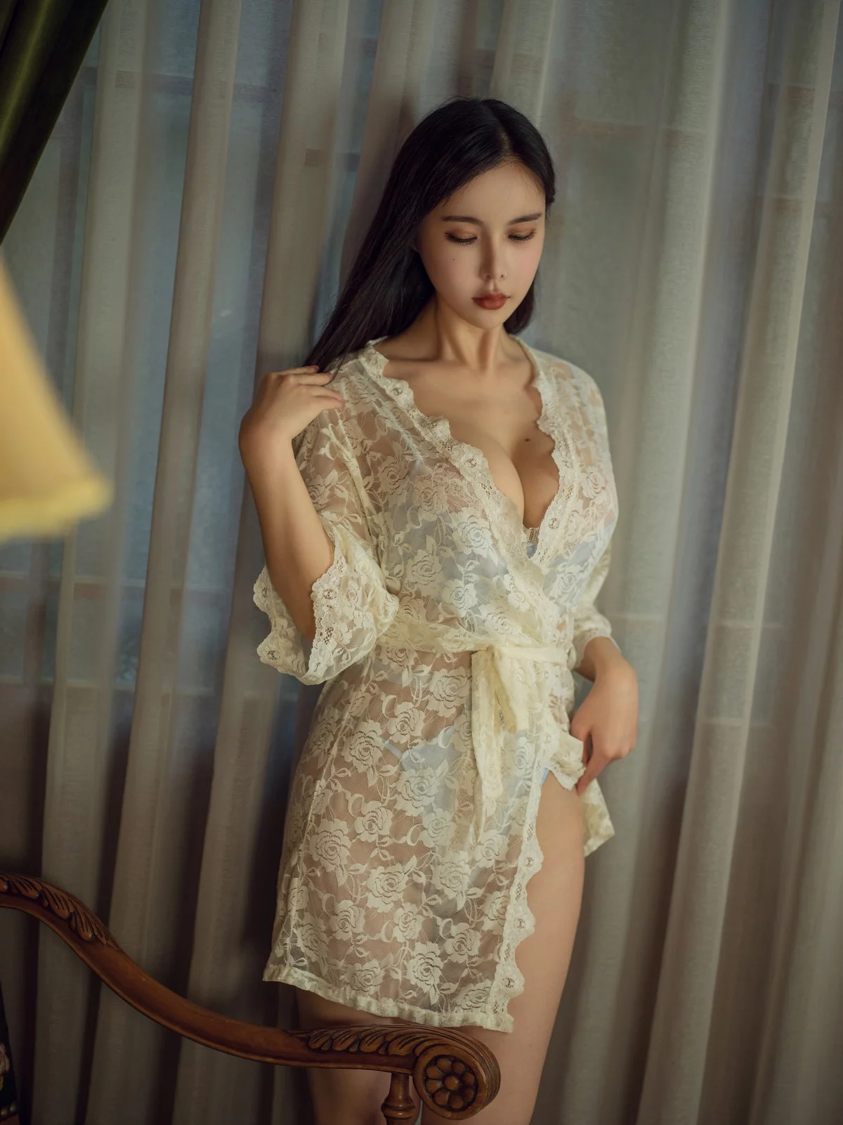 动漫博主亚马逊鲶鱼独居太太主题性感蓝色蕾丝连体内衣秀豪乳翘臀诱惑写真95P