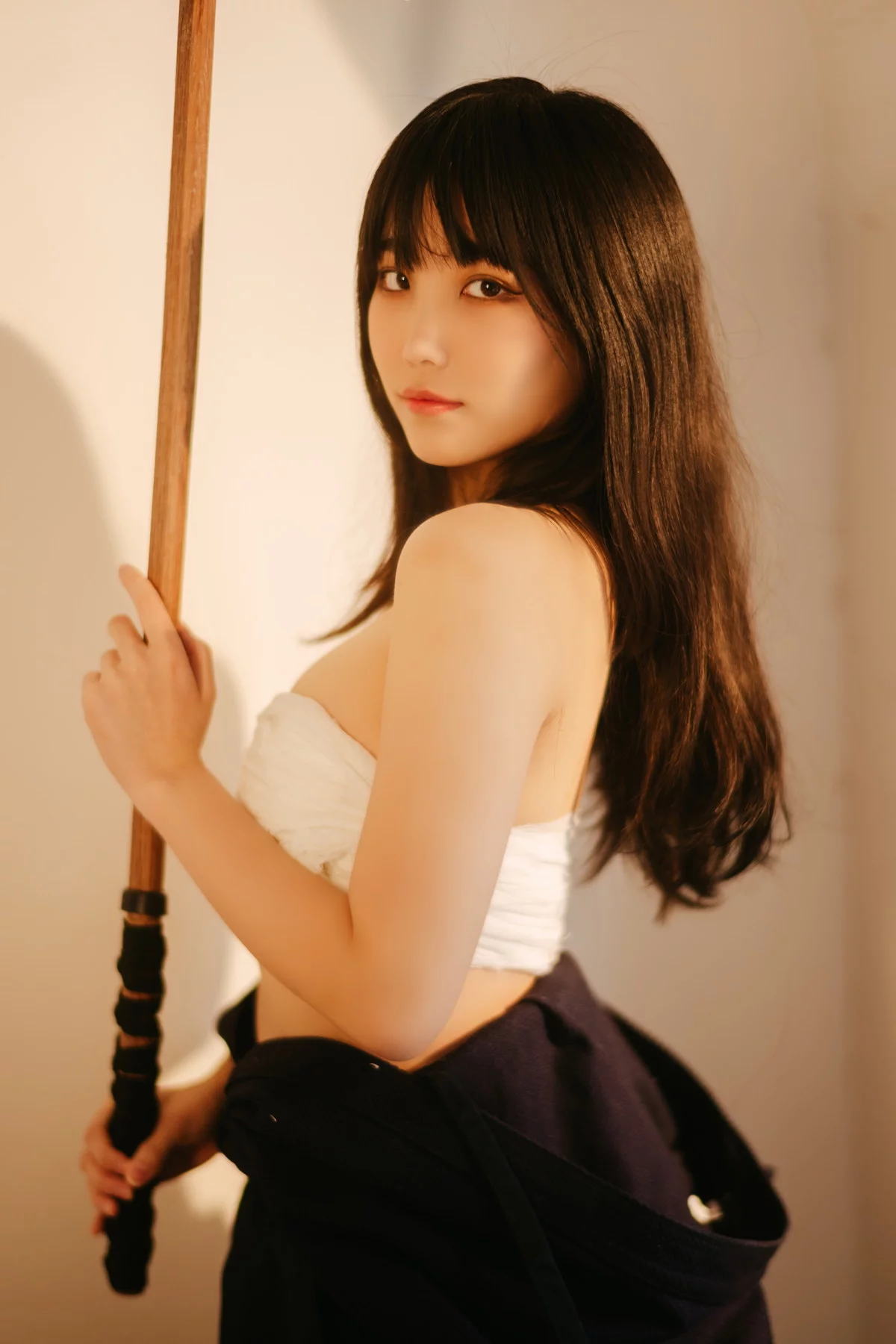 网络美女汪知子最后的武士主题性感黑色美女武士服半脱露白色内衣撩人诱惑写真40P
