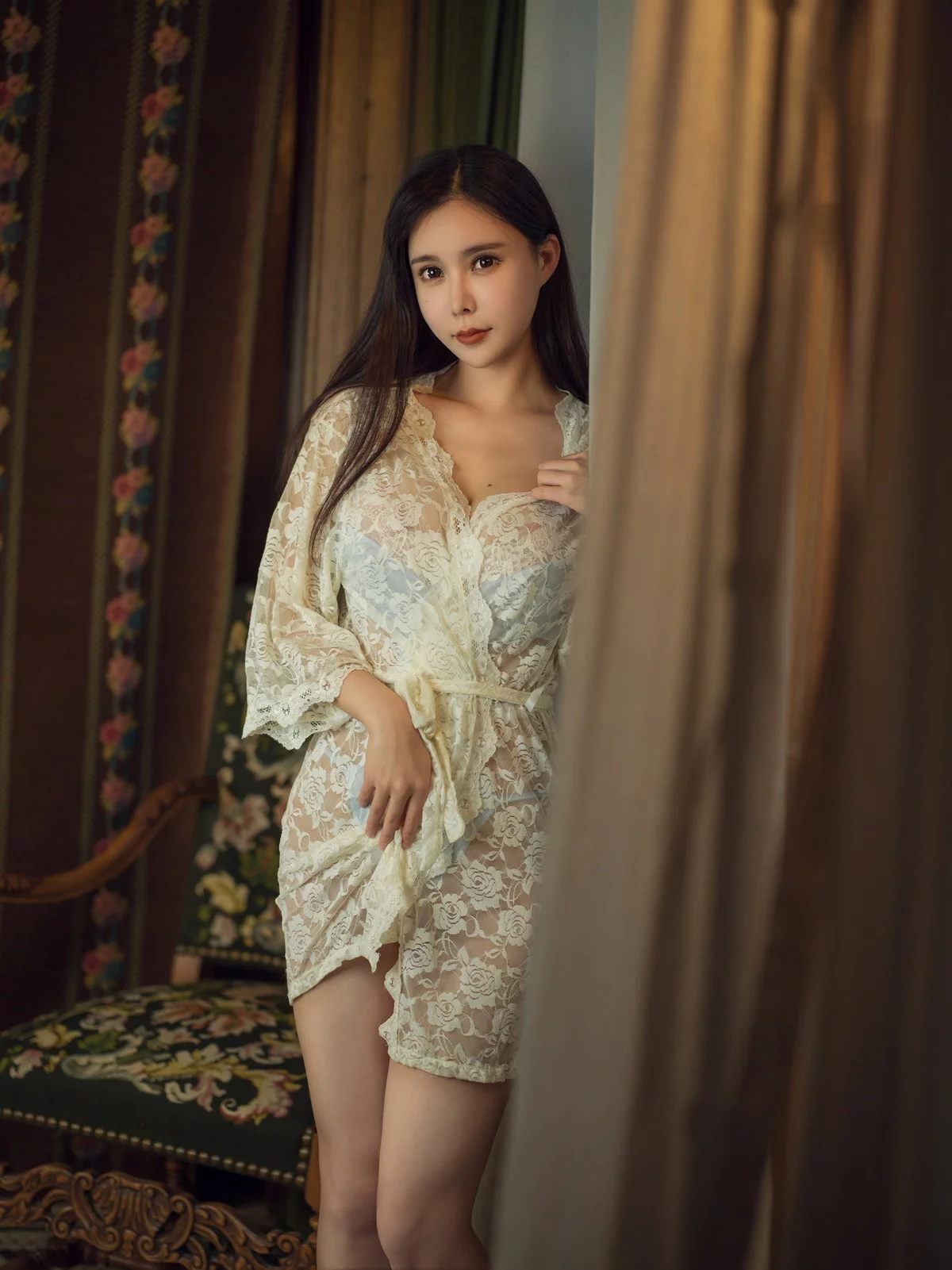 动漫博主亚马逊鲶鱼独居太太主题性感蓝色蕾丝连体内衣秀豪乳翘臀诱惑写真95P
