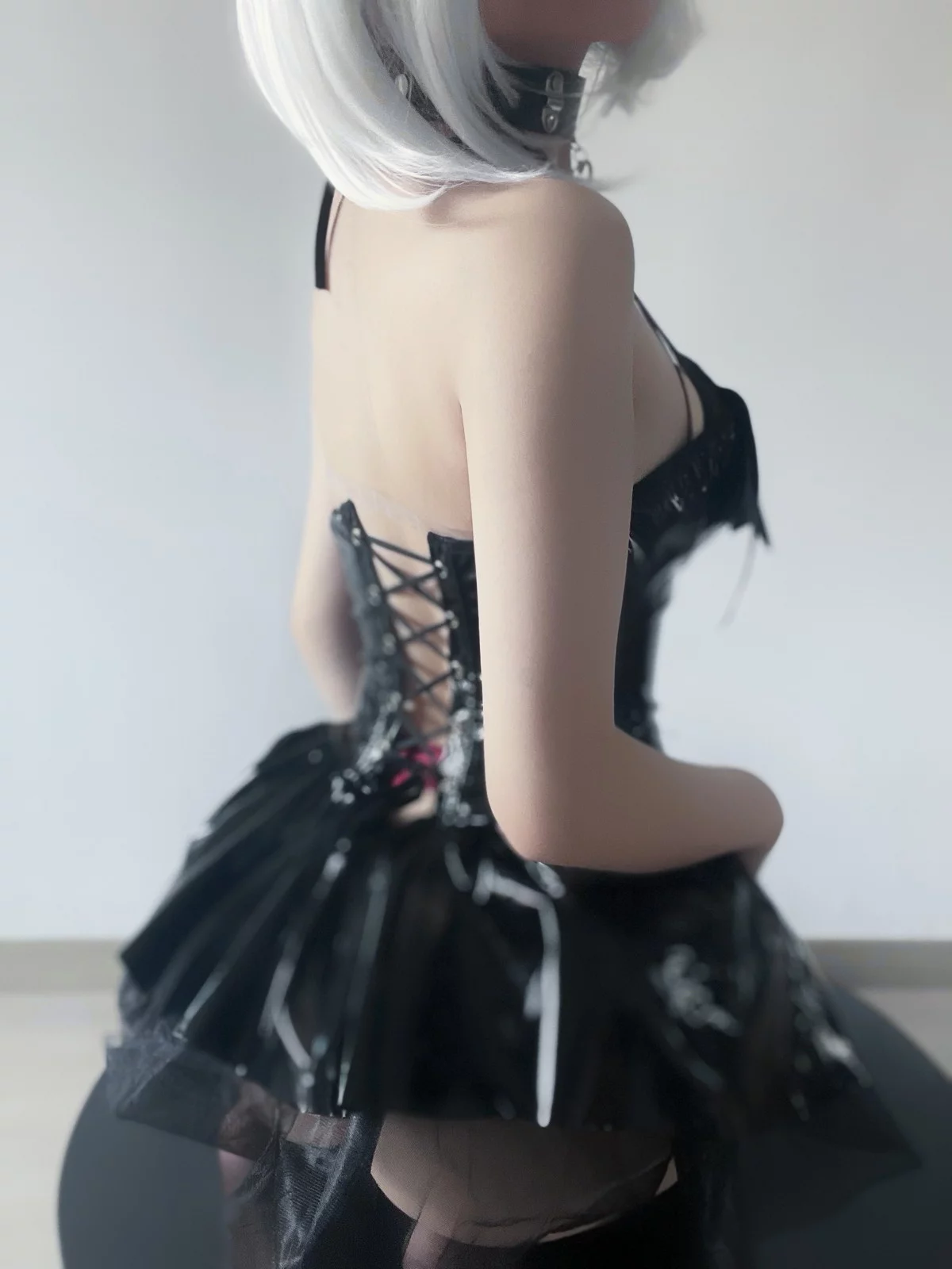 Cos小姐姐幼爱youmeko吊带袜恶魔主题不露脸自拍黑色皮质服饰迷人诱惑写真47P