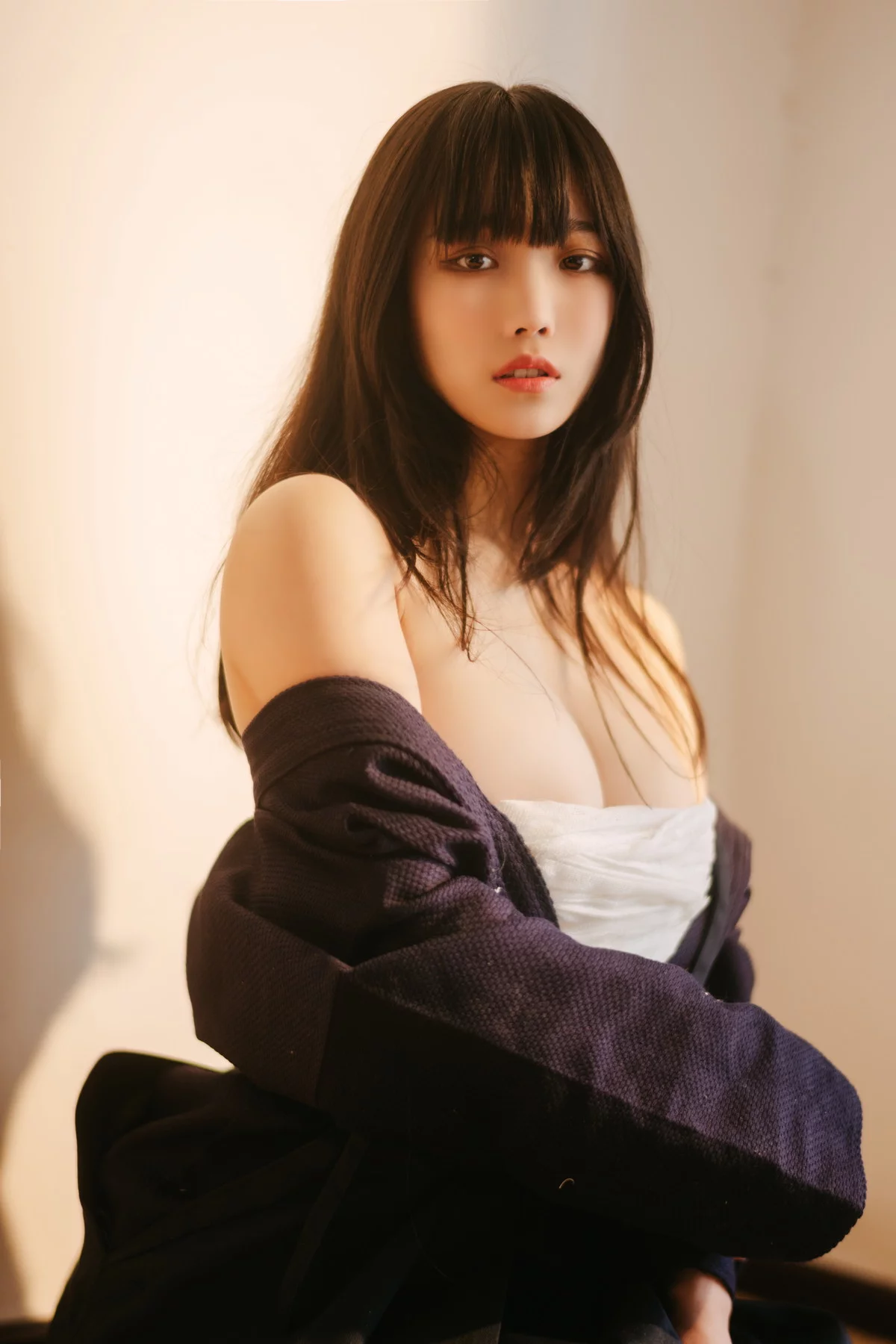 网络美女汪知子最后的武士主题性感黑色美女武士服半脱露白色内衣撩人诱惑写真40P