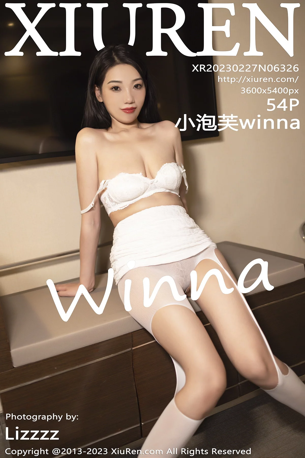 XiuRen第6326期_模特小泡芙winna性感白色短裙套装露白色内衣配白丝袜迷人写真54P