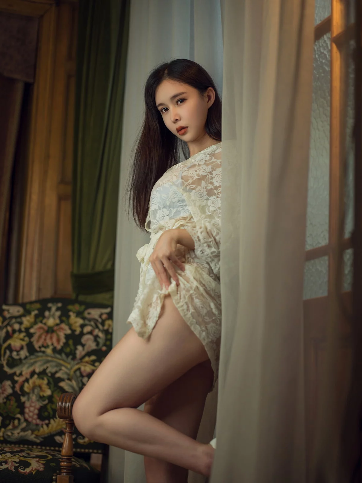 动漫博主亚马逊鲶鱼独居太太主题性感蓝色蕾丝连体内衣秀豪乳翘臀诱惑写真95P