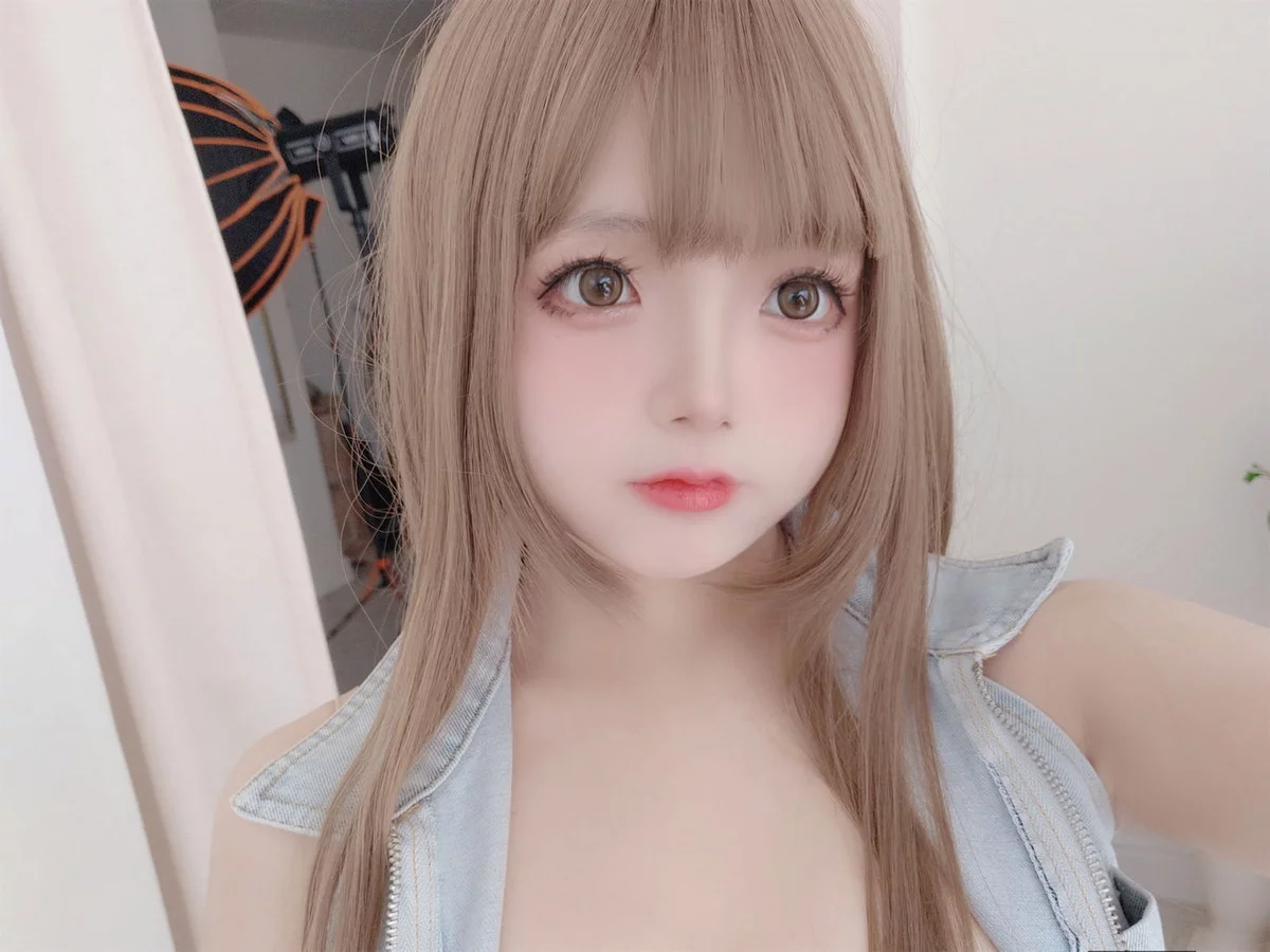 Cosplay美女日奈娇牛仔姐姐主题脱牛仔短裤露白色蕾丝内裤秀翘臀诱惑写真66P