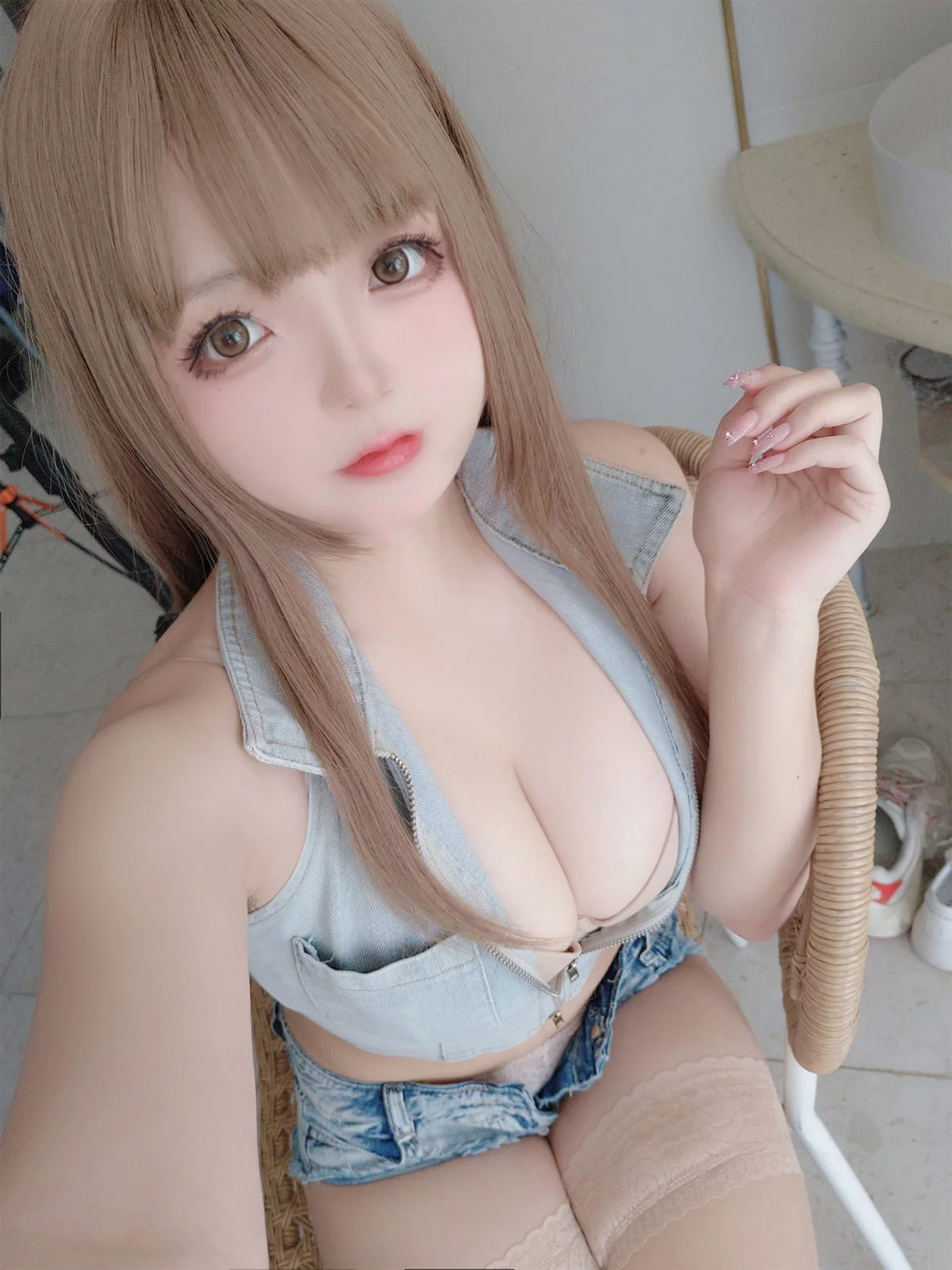 Cosplay美女日奈娇牛仔姐姐主题脱牛仔短裤露白色蕾丝内裤秀翘臀诱惑写真66P