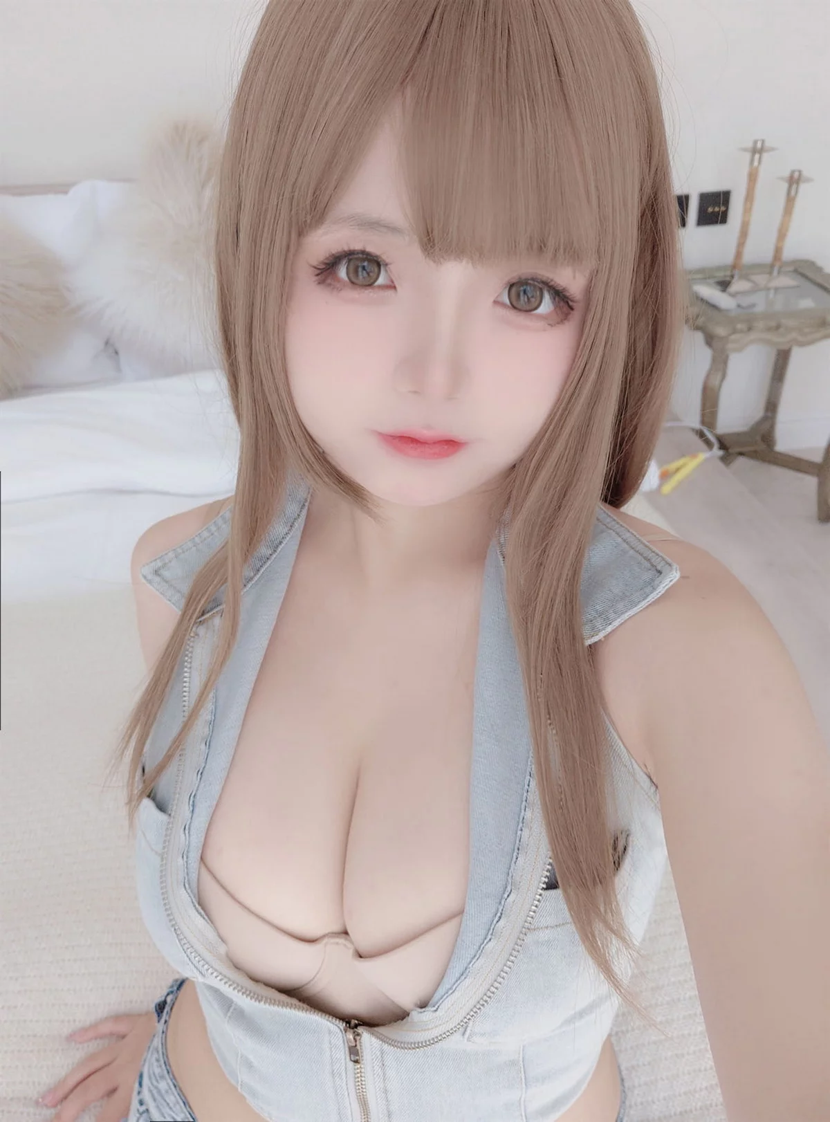 Cosplay美女日奈娇牛仔姐姐主题脱牛仔短裤露白色蕾丝内裤秀翘臀诱惑写真66P