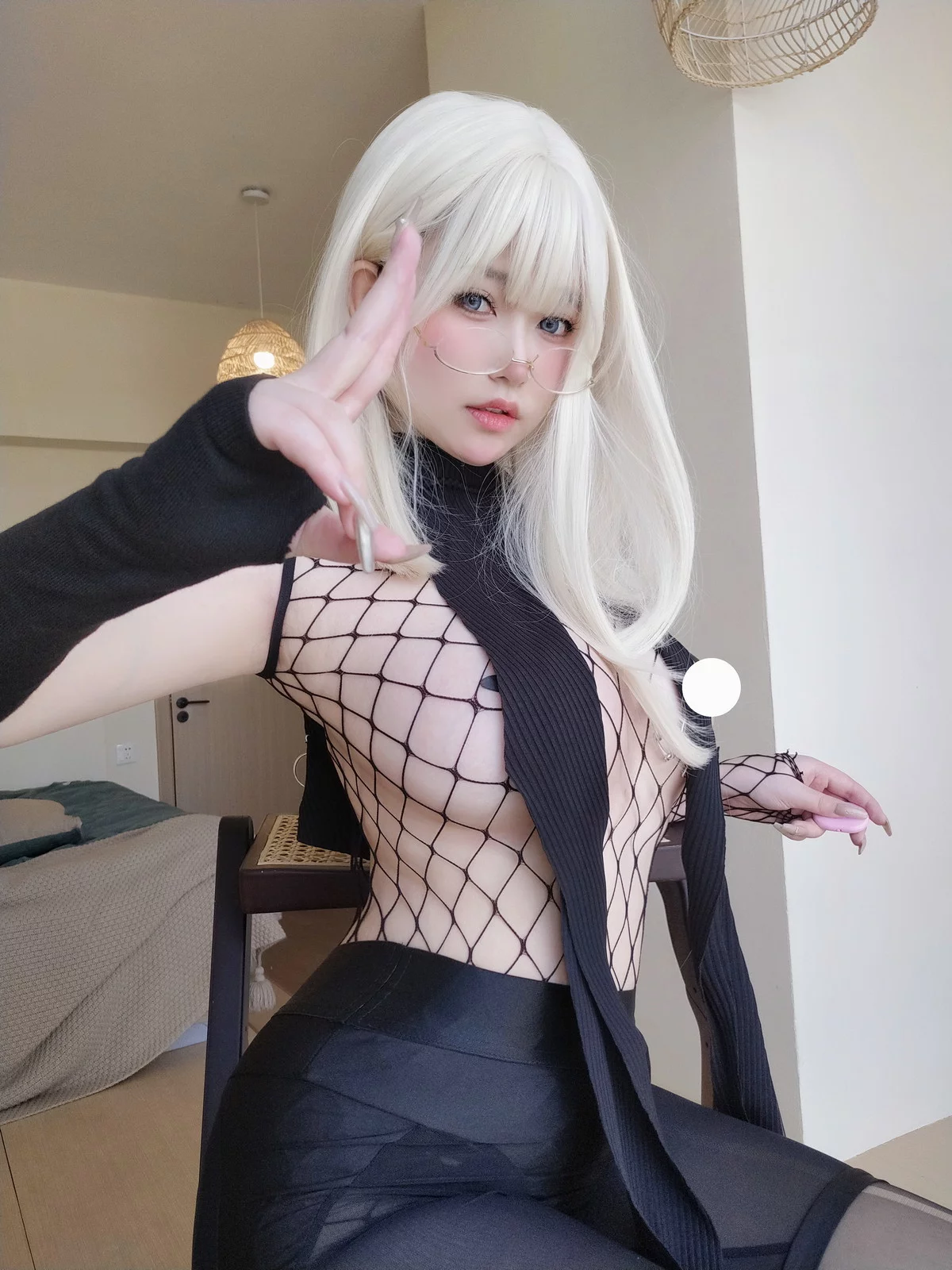 Coser妹子女主K战败忍者主题性感黑色网格服饰配超薄黑丝秀翘臀美腿诱惑写真42P