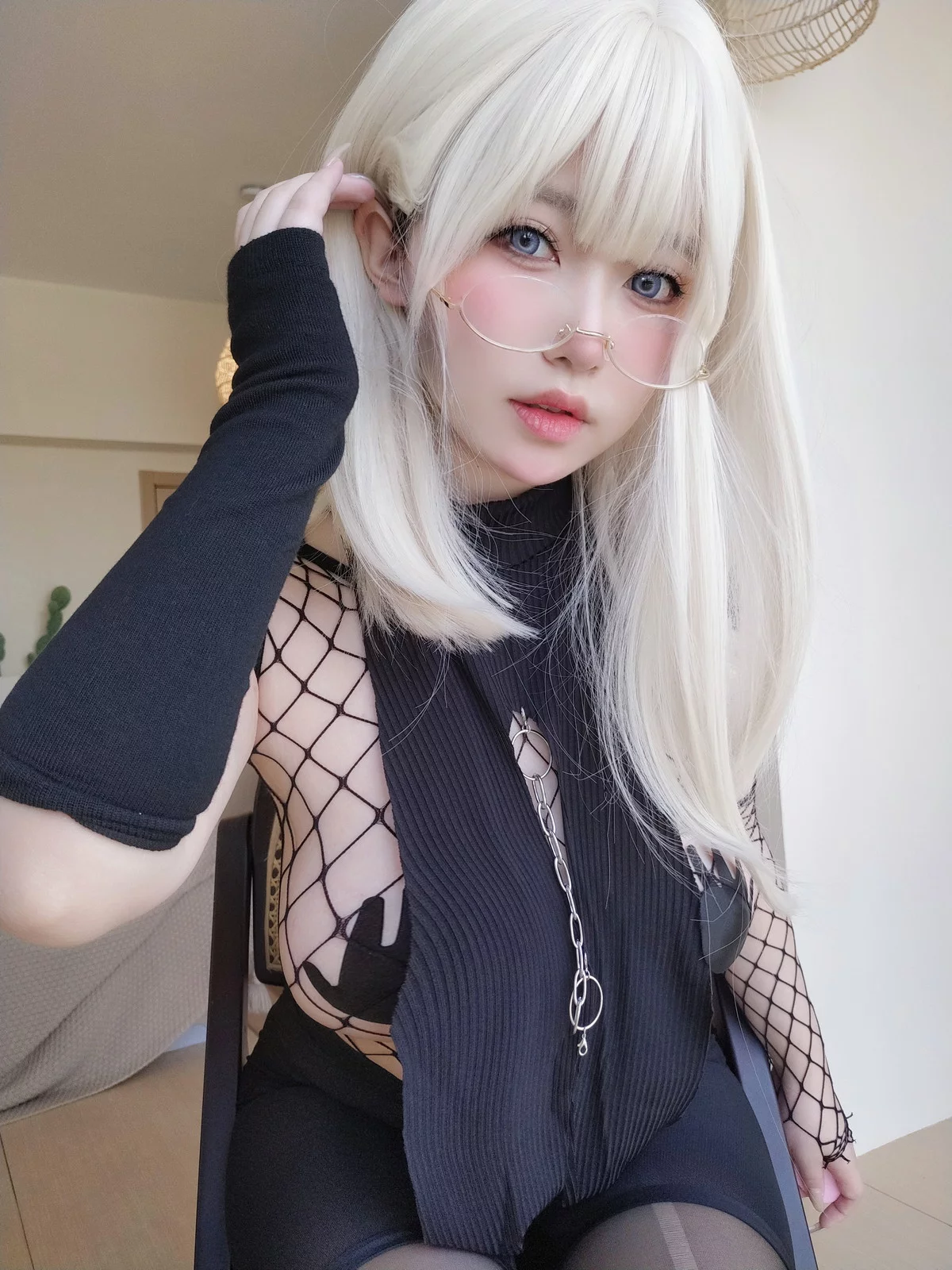Coser妹子女主K战败忍者主题性感黑色网格服饰配超薄黑丝秀翘臀美腿诱惑写真42P