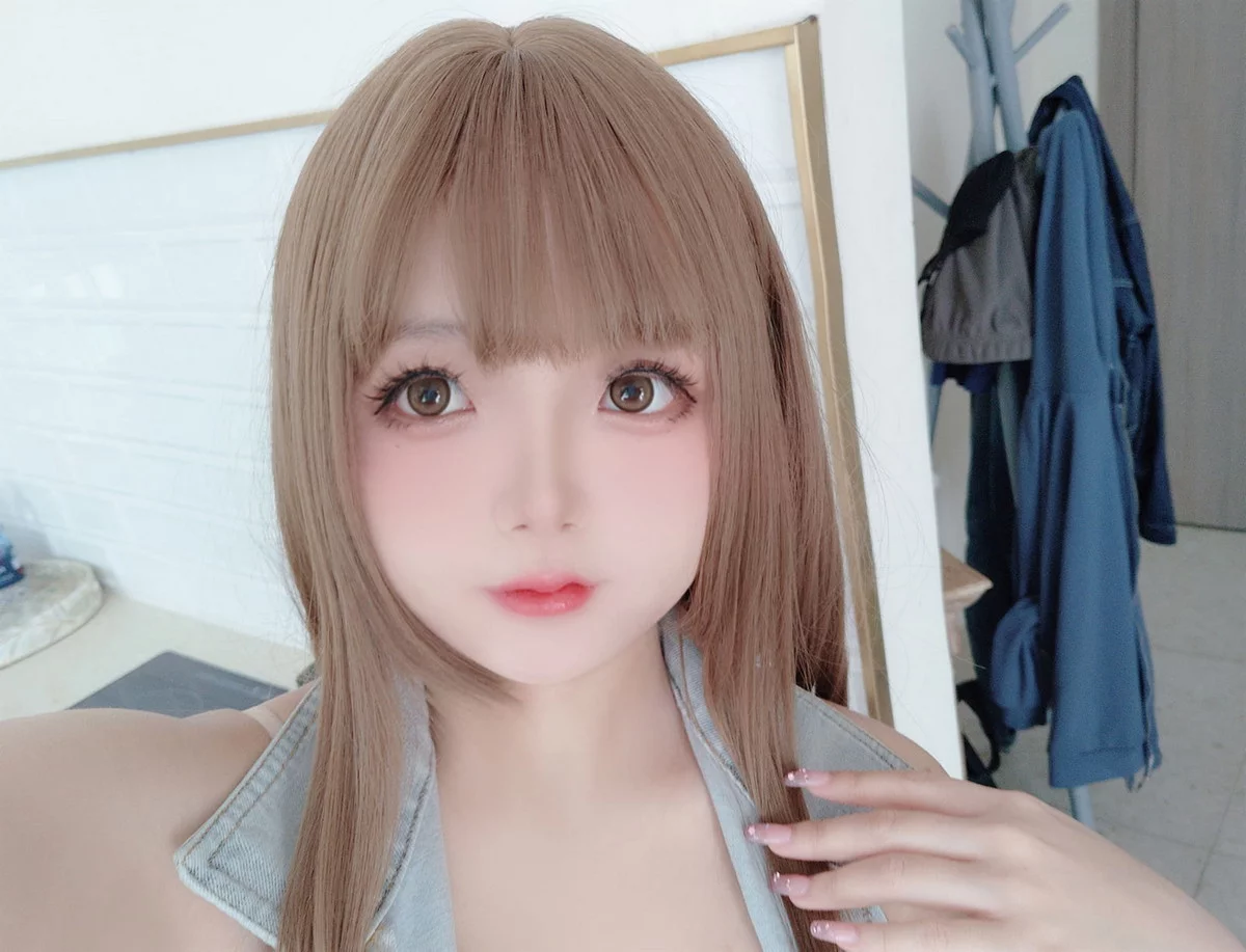 Cosplay美女日奈娇牛仔姐姐主题脱牛仔短裤露白色蕾丝内裤秀翘臀诱惑写真66P
