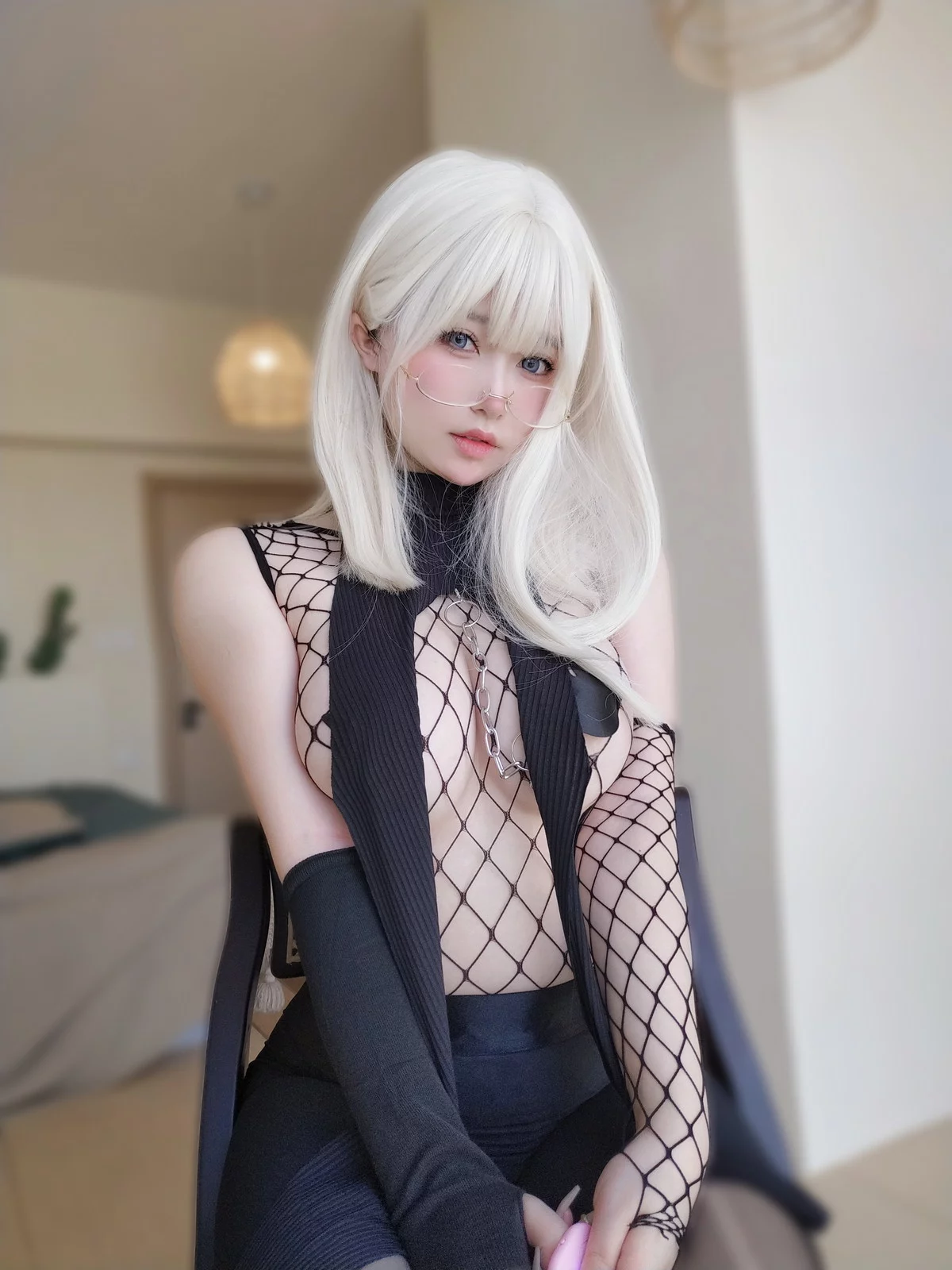 Coser妹子女主K战败忍者主题性感黑色网格服饰配超薄黑丝秀翘臀美腿诱惑写真42P