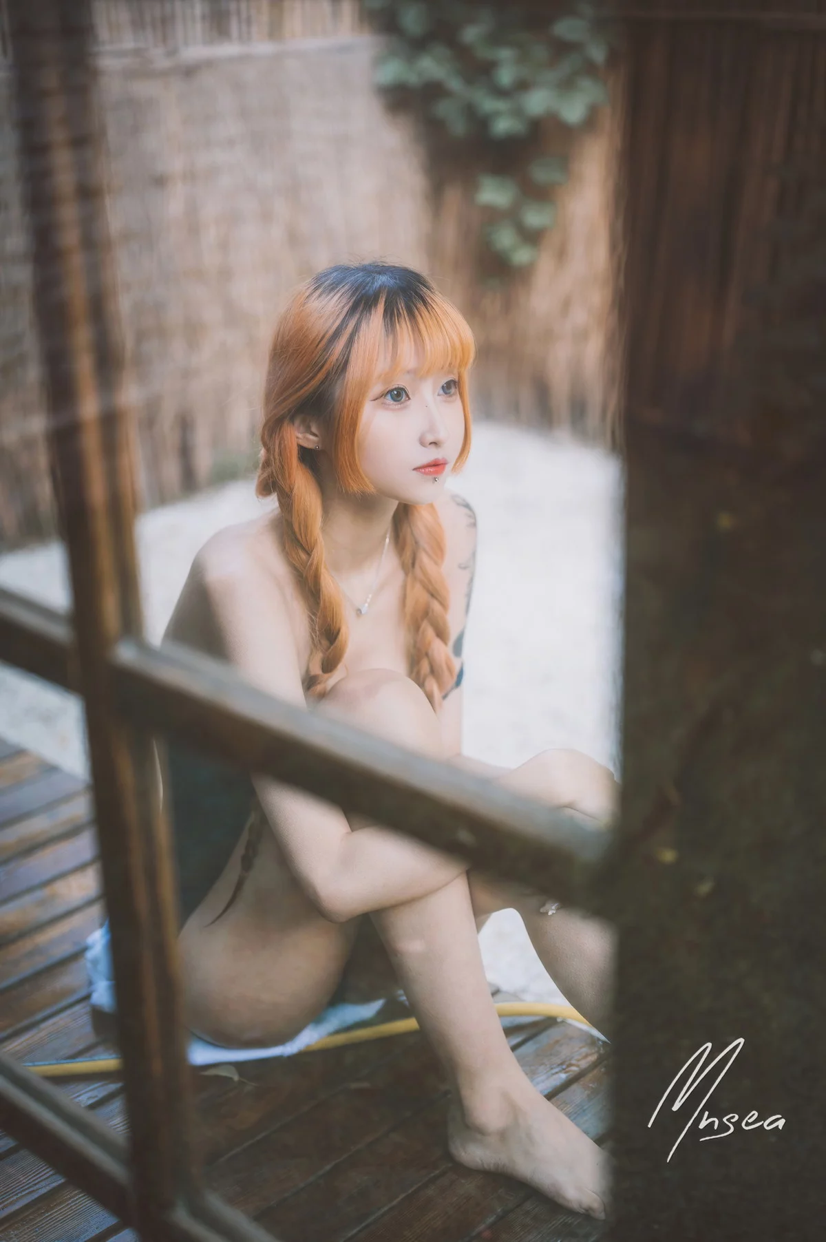 网络美女妹抖青死库水主题户外脱性感学生制服露死库水湿身秀完美身材诱惑写真47P