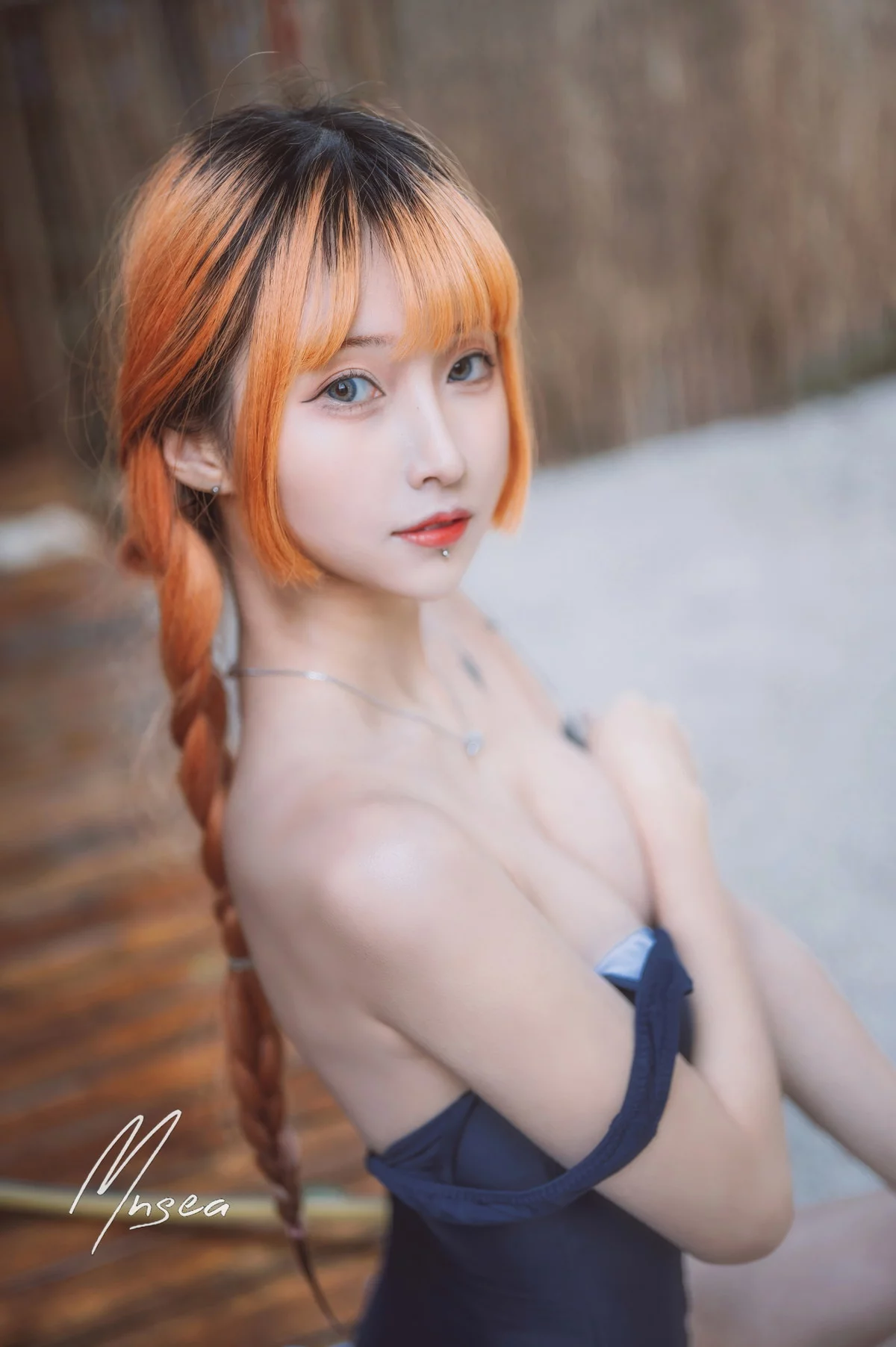 网络美女妹抖青死库水主题户外脱性感学生制服露死库水湿身秀完美身材诱惑写真47P