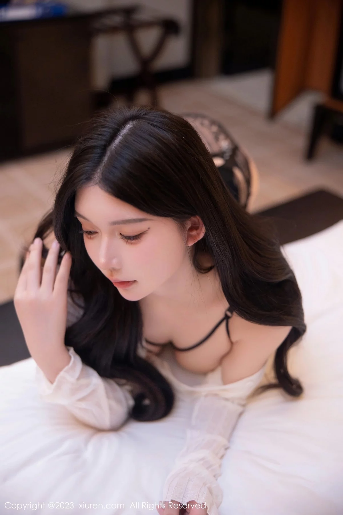 XiuRen第6357期_模特林珊珊私房性感黑色蕾丝情趣内衣秀曼妙丰腴身姿诱惑写真100P