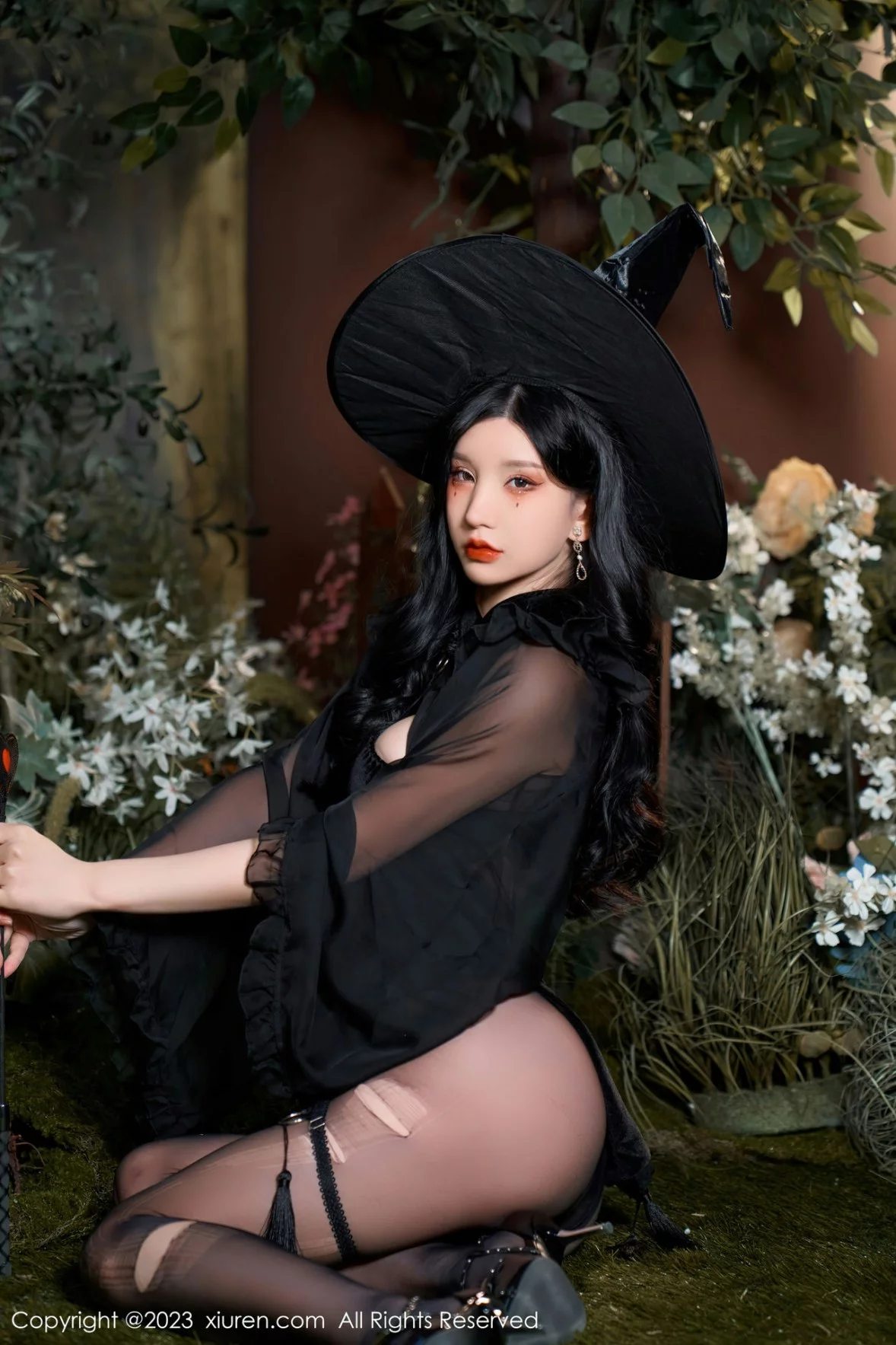 XiuRen第6362期_女神周于希Sally女巫的救赎主题半脱露豪乳遮点惹火诱惑写真71P