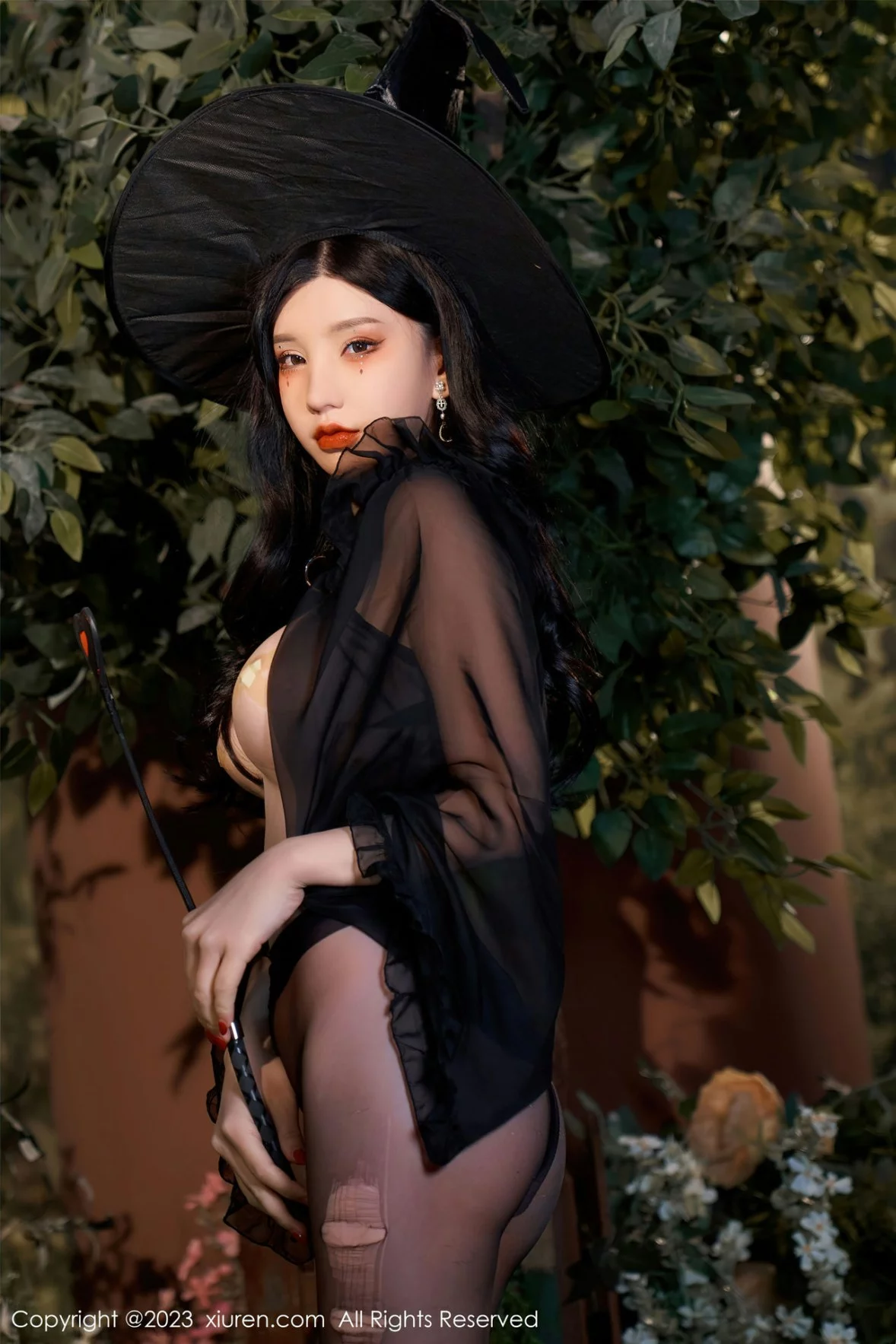 XiuRen第6362期_女神周于希Sally女巫的救赎主题半脱露豪乳遮点惹火诱惑写真71P