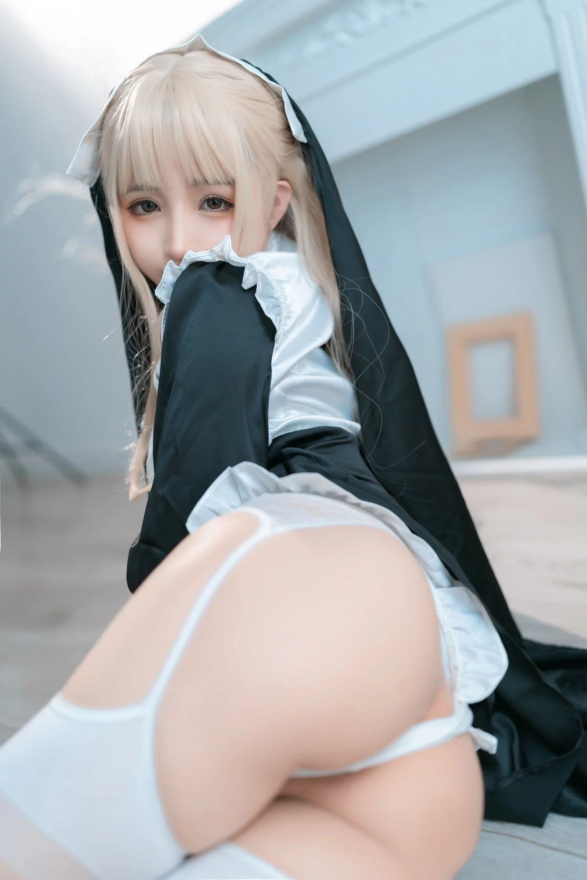 网络美女桜井宁宁修女主题性感白色高叉连体衣配白色蕾丝吊袜秀美腿诱惑写真41P